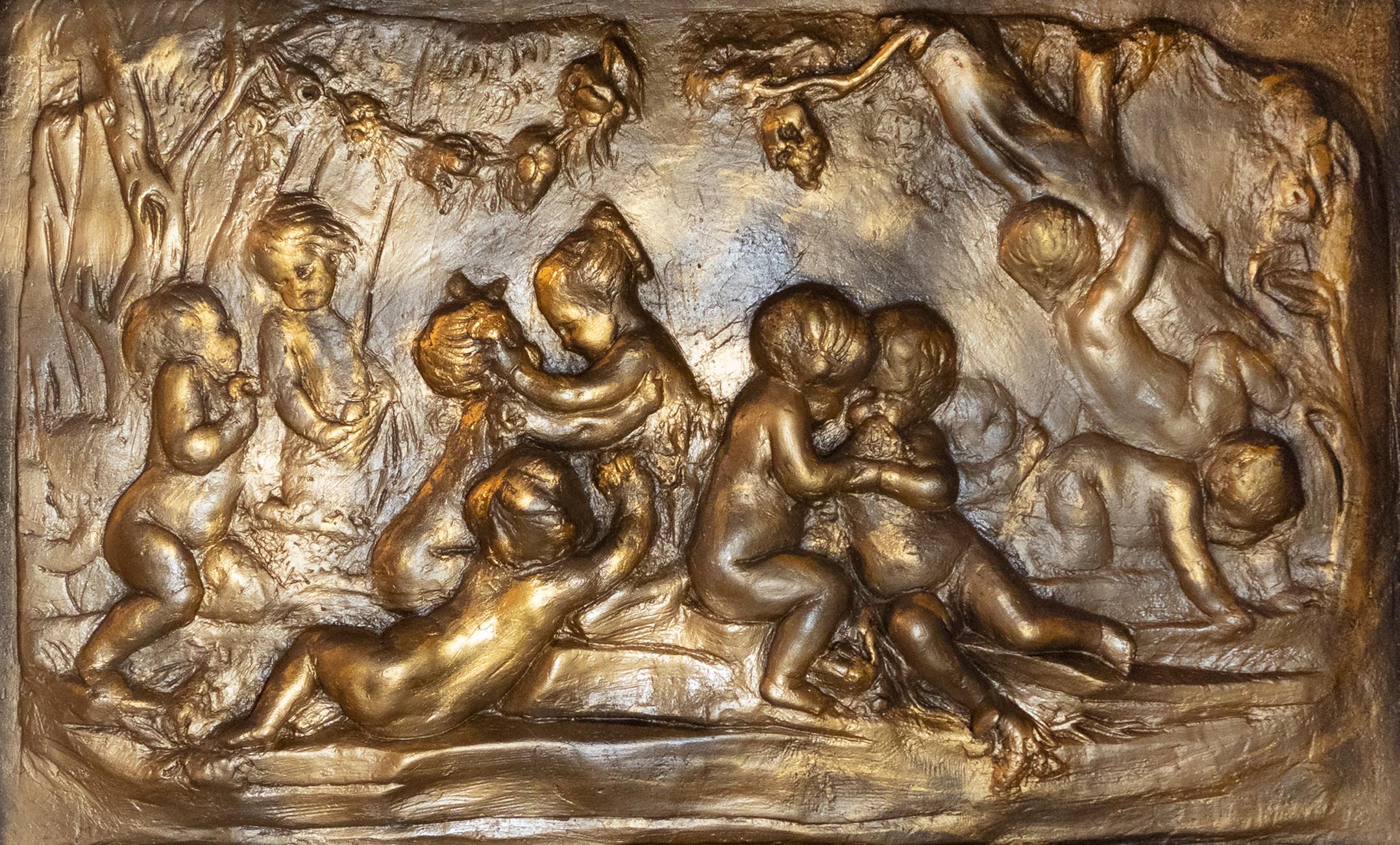 Ce relief néoclassique du XIXe siècle en terre cuite dorée représente une scène mythique inspirée du Paradis. 
Influencée par Louis-Messidor-Lebon PETITOT, la composition présente une foule de chérubins en mouvement dynamique, gardant l'Eden après