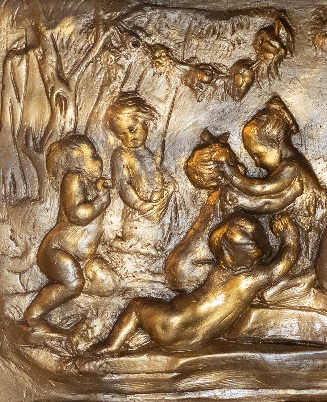 Néoclassique Panneau en relief de chérubin néoclassique en terre cuite dorée, 19ème siècle en vente