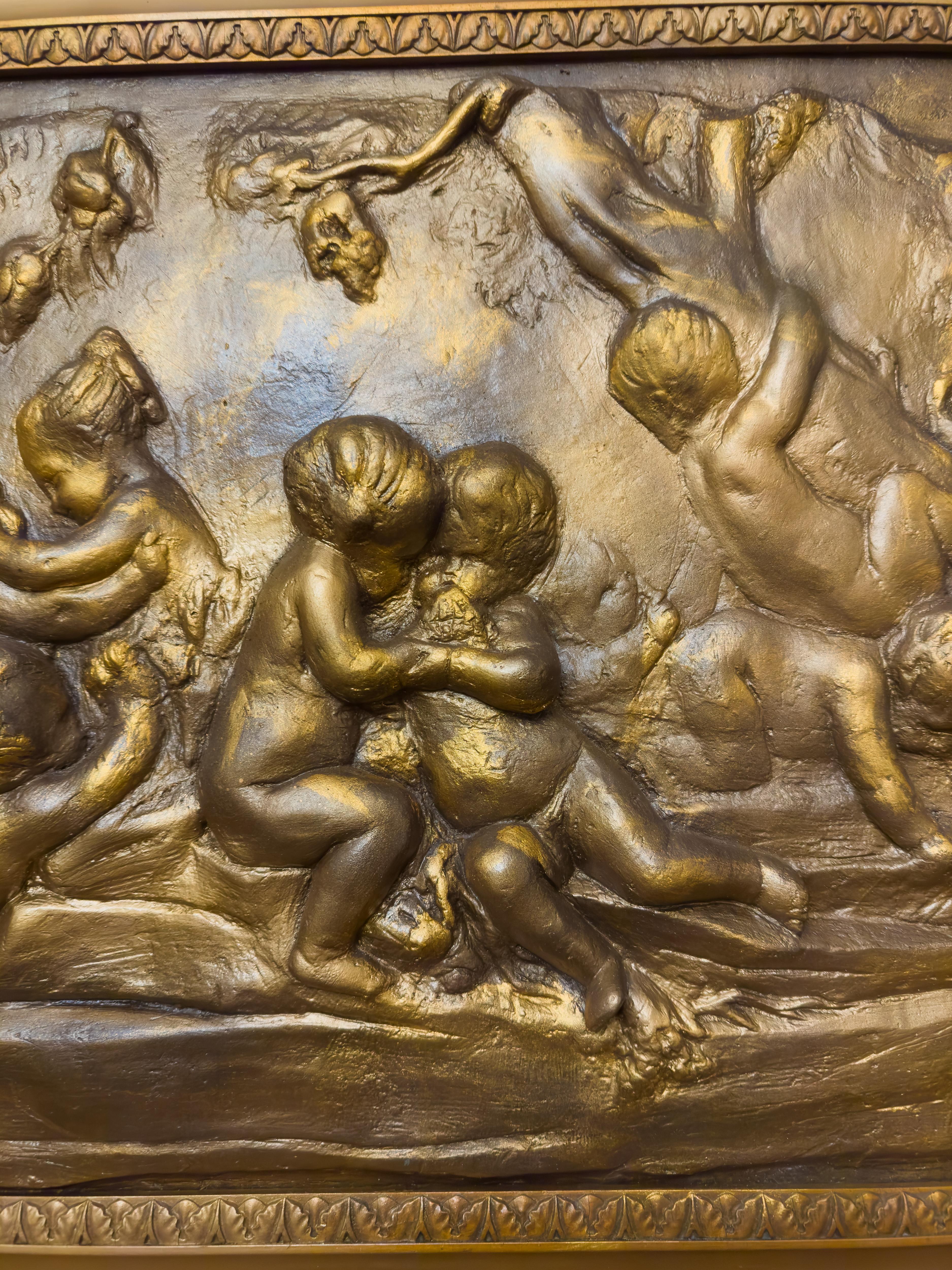 Terre cuite Panneau en relief de chérubin néoclassique en terre cuite dorée, 19ème siècle en vente