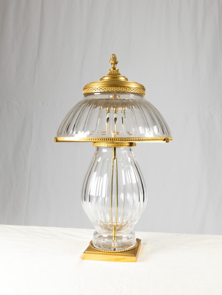 Lámpara de mesa neoclásica de cristal y bronce dorado, Siglo XX Dorado en venta