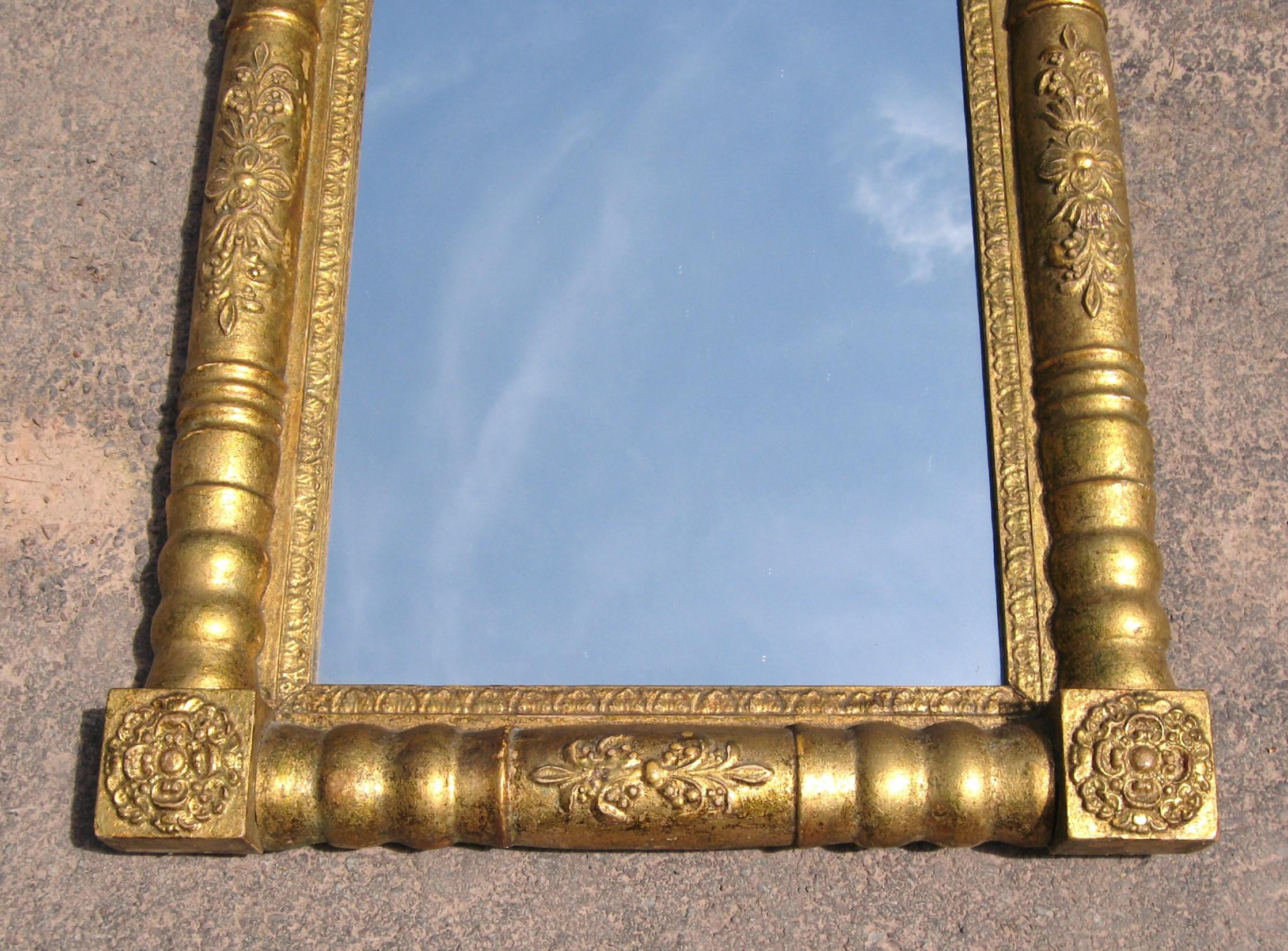 Neoklassizistischer vergoldeter Pfeilerspiegel – 2er-Set im Zustand „Gut“ im Angebot in Wallkill, NY