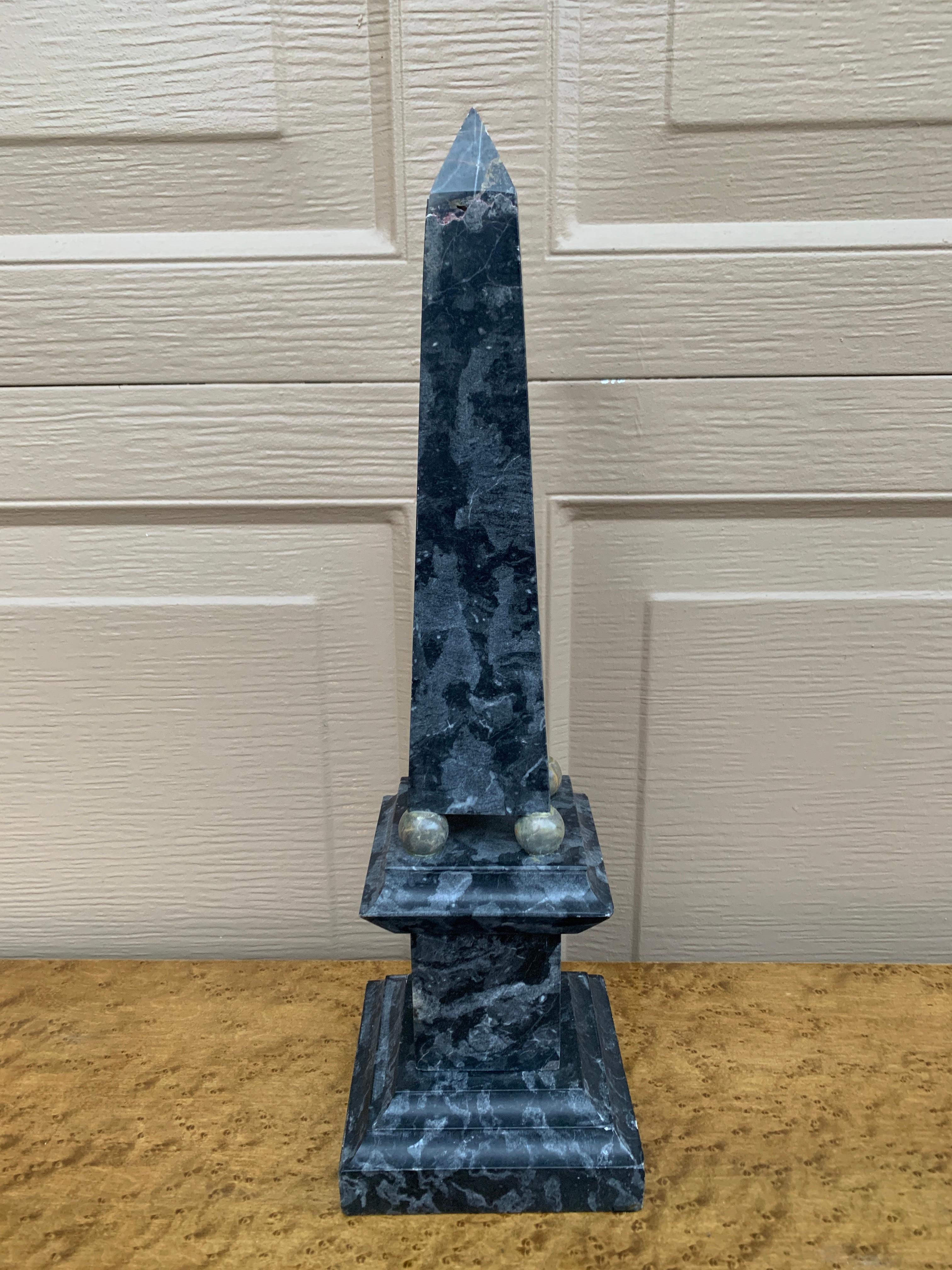 Obelisco neoclásico Grand Tour de mármol macizo azul en venta 4
