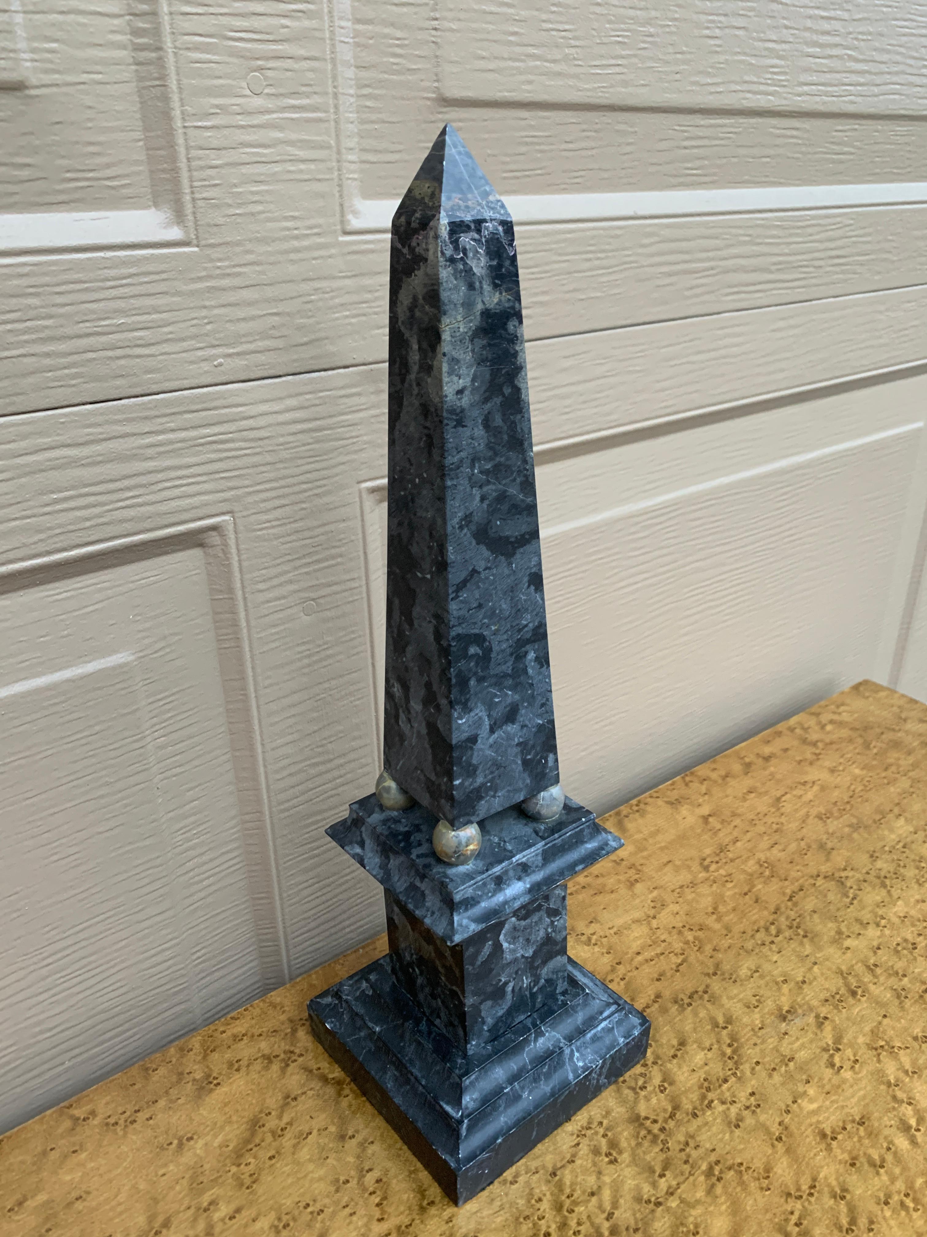 Obelisco neoclásico Grand Tour de mármol macizo azul en Bueno estado para la venta en Elkhart, IN