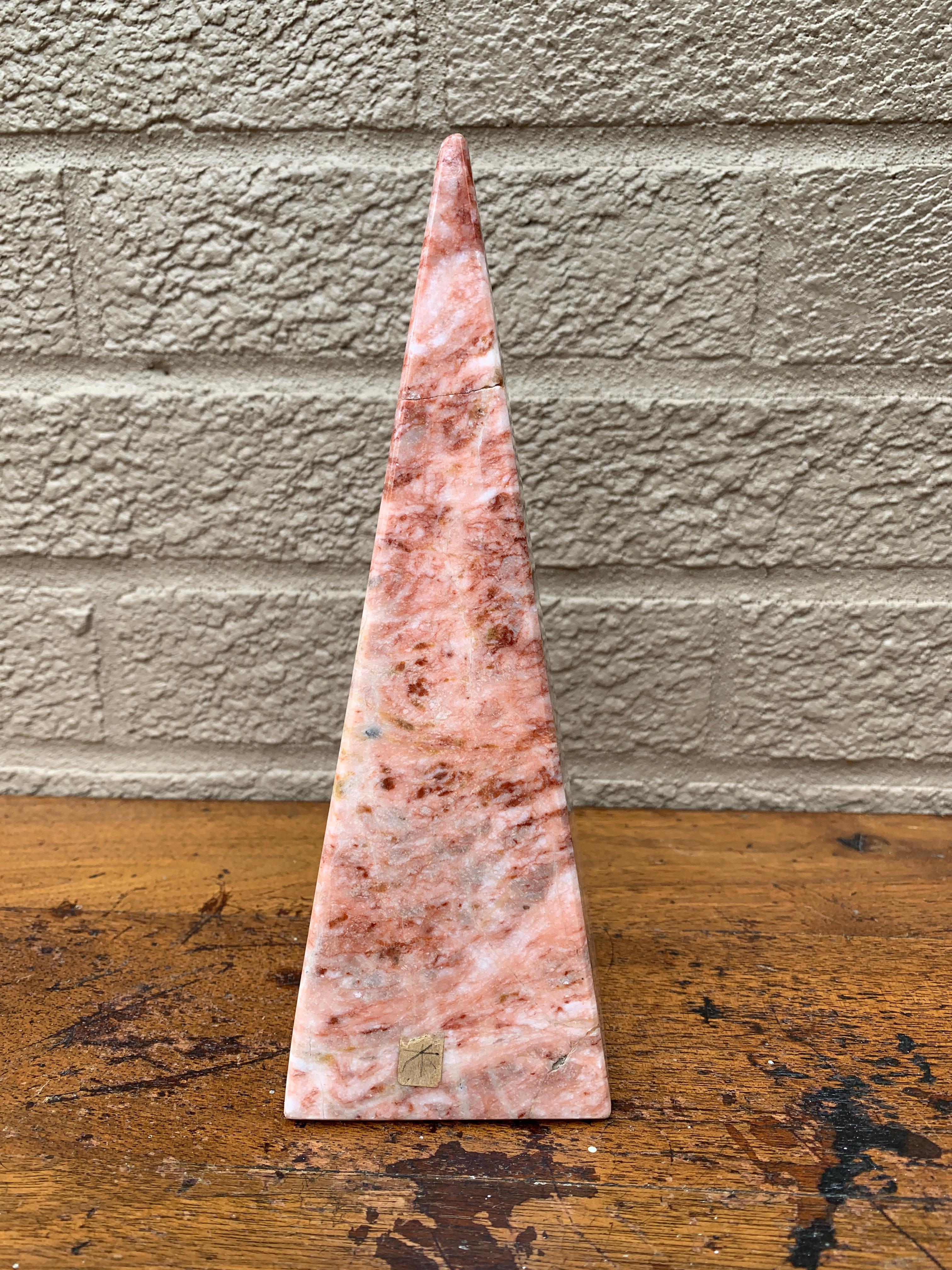 Obelisco neoclassico Grand Tour in marmo massiccio rosa e crema in vendita 3