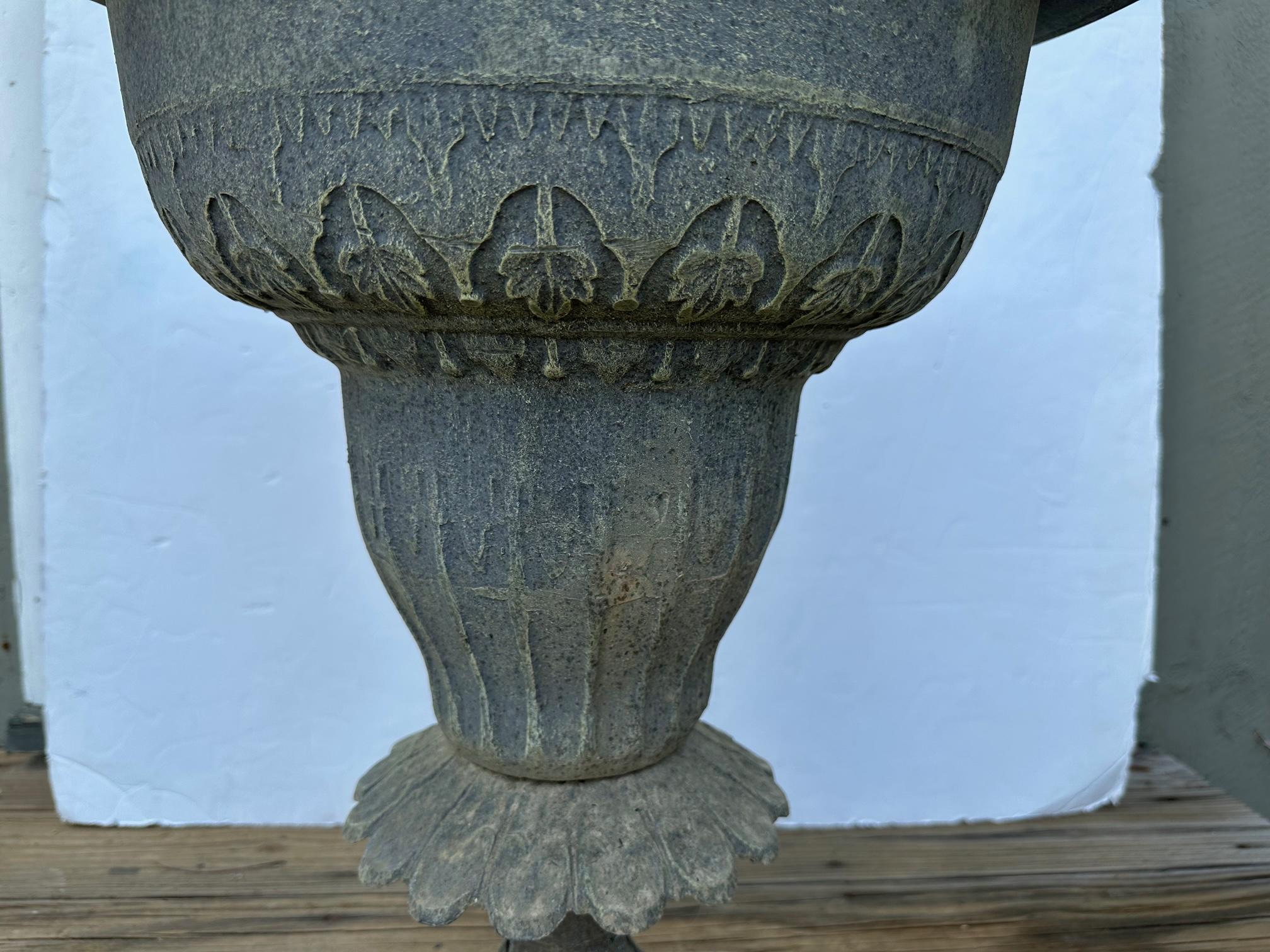 Neoclassical Gray Metal Garden Urn Planter In Good Condition For Sale In Hopewell, NJ