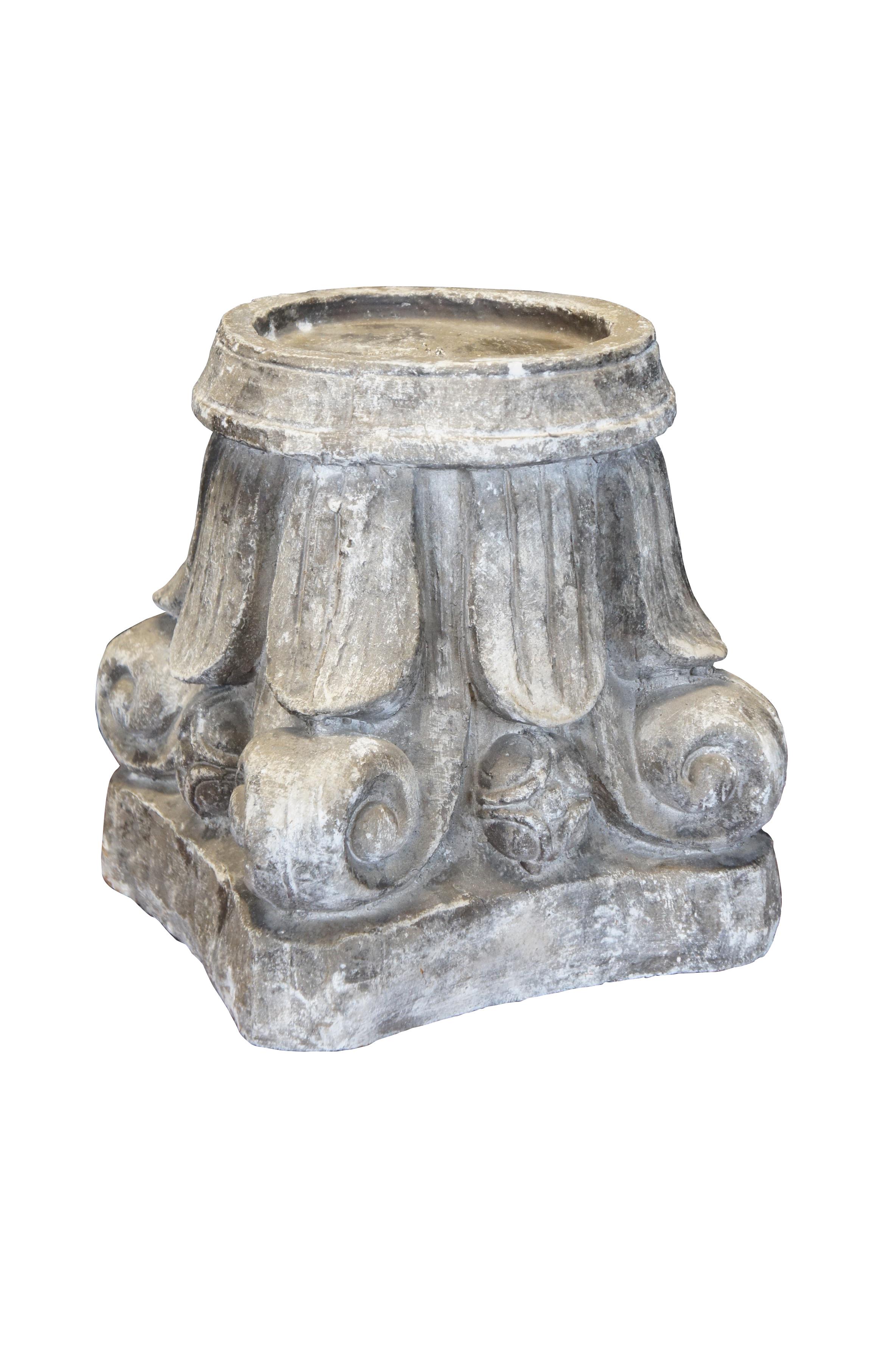 Néoclassique Colonne en fausse pierre grecque néoclassique Acanthus Leaf Candle Holder Plant Stand 1 en vente