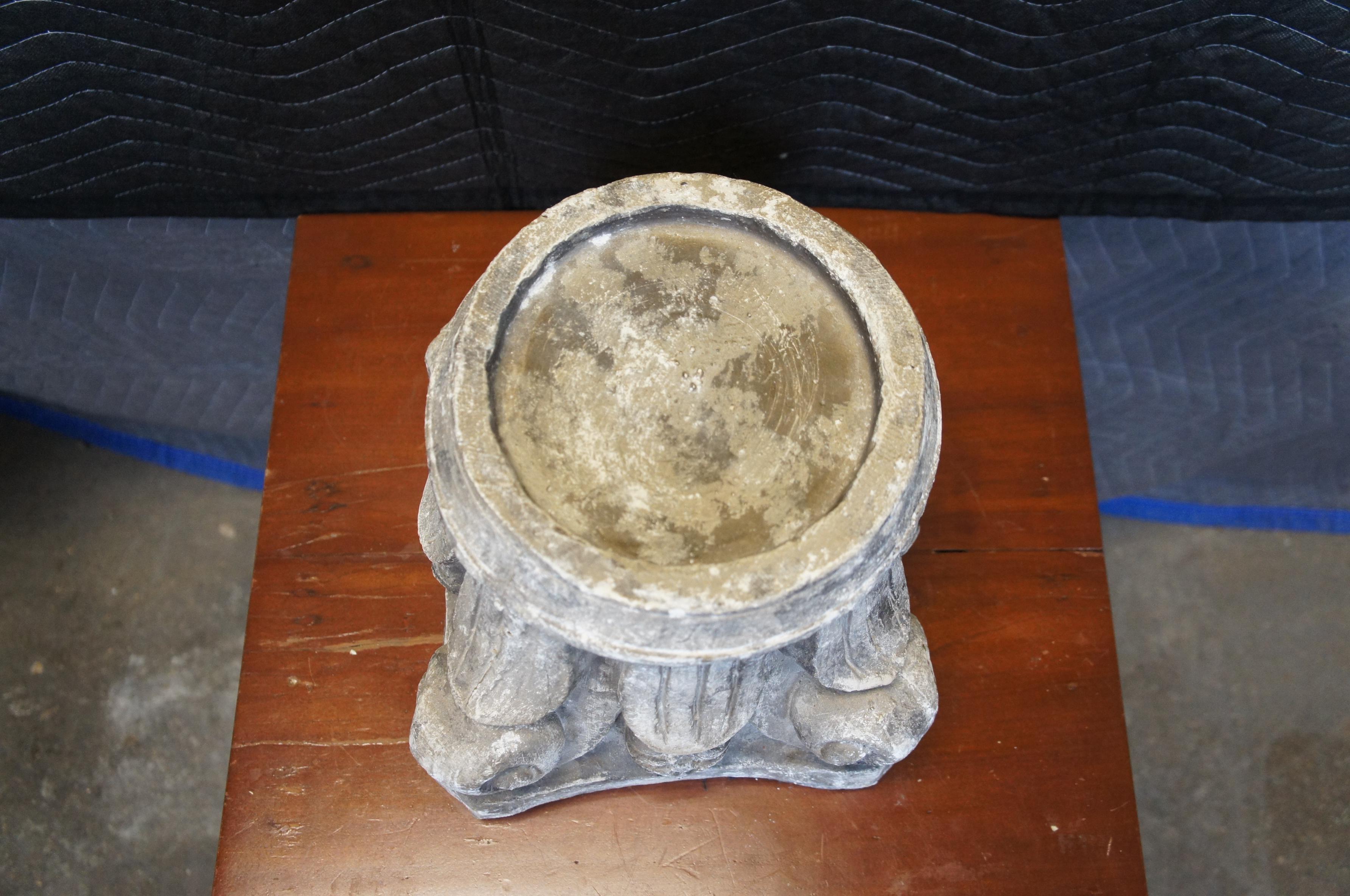 Colonne en fausse pierre grecque néoclassique Acanthus Leaf Candle Holder Plant Stand 1 Bon état - En vente à Dayton, OH