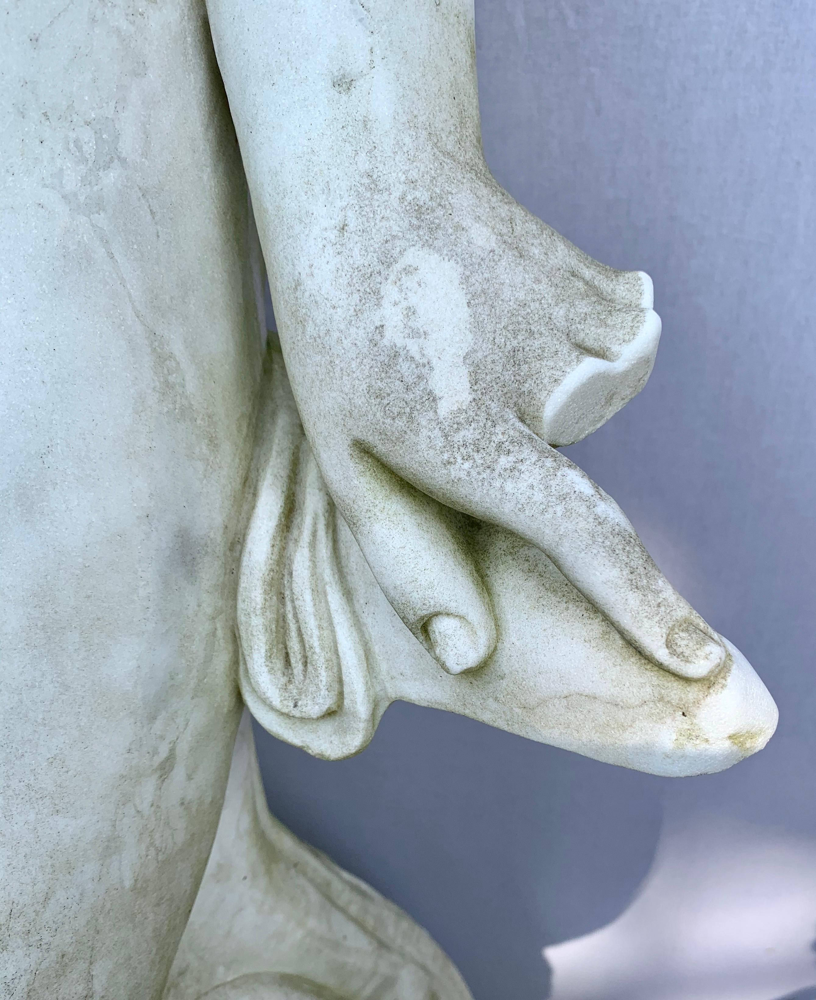 Lebensgroße neoklassizistische griechische Marmorstatue-Skulptur der griechischen Göttin (Neoklassisch) im Angebot