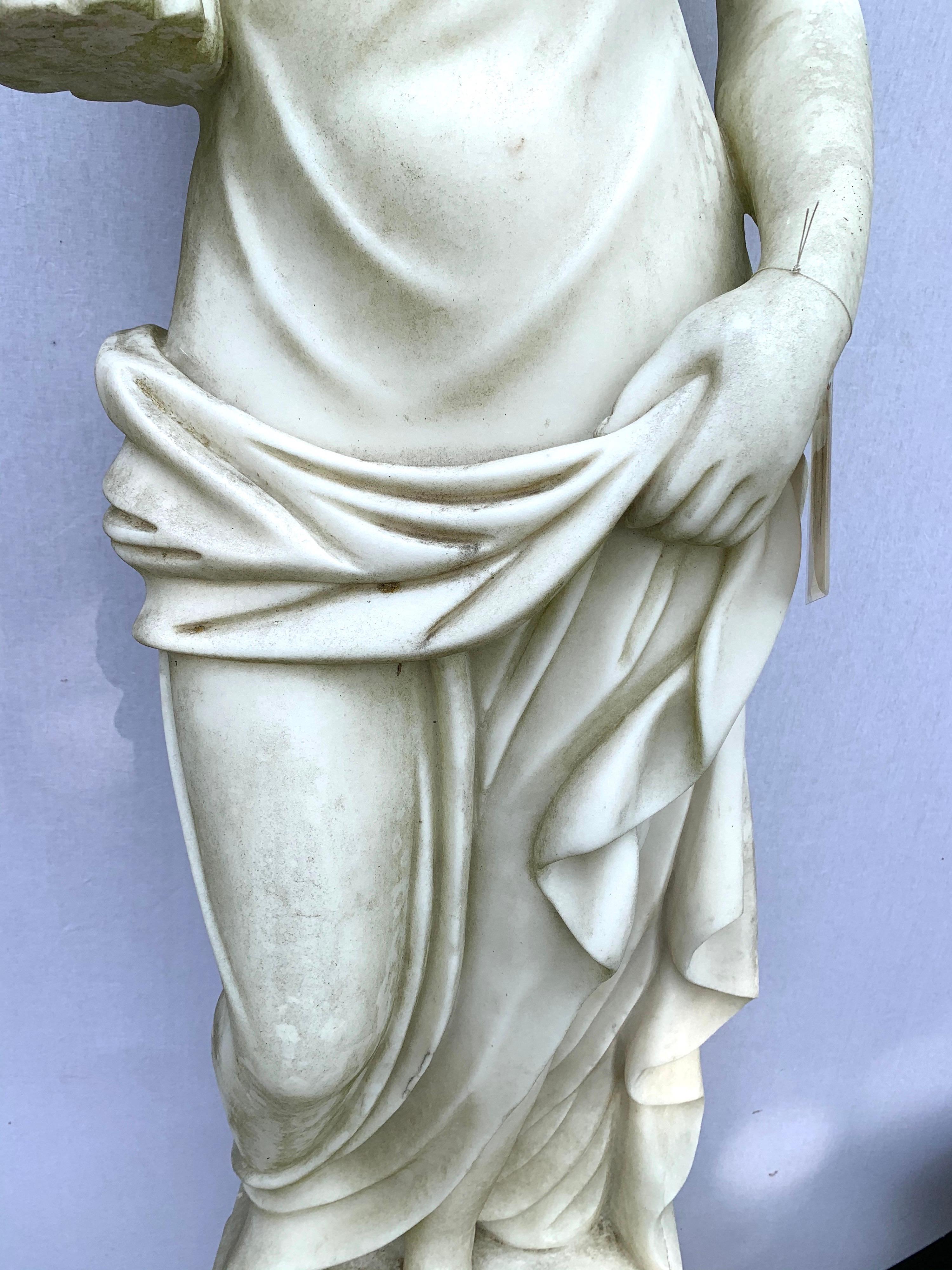 20ième siècle Sculpture de statue en marbre grandeur nature de déesse grecque néoclassique d'été en vente