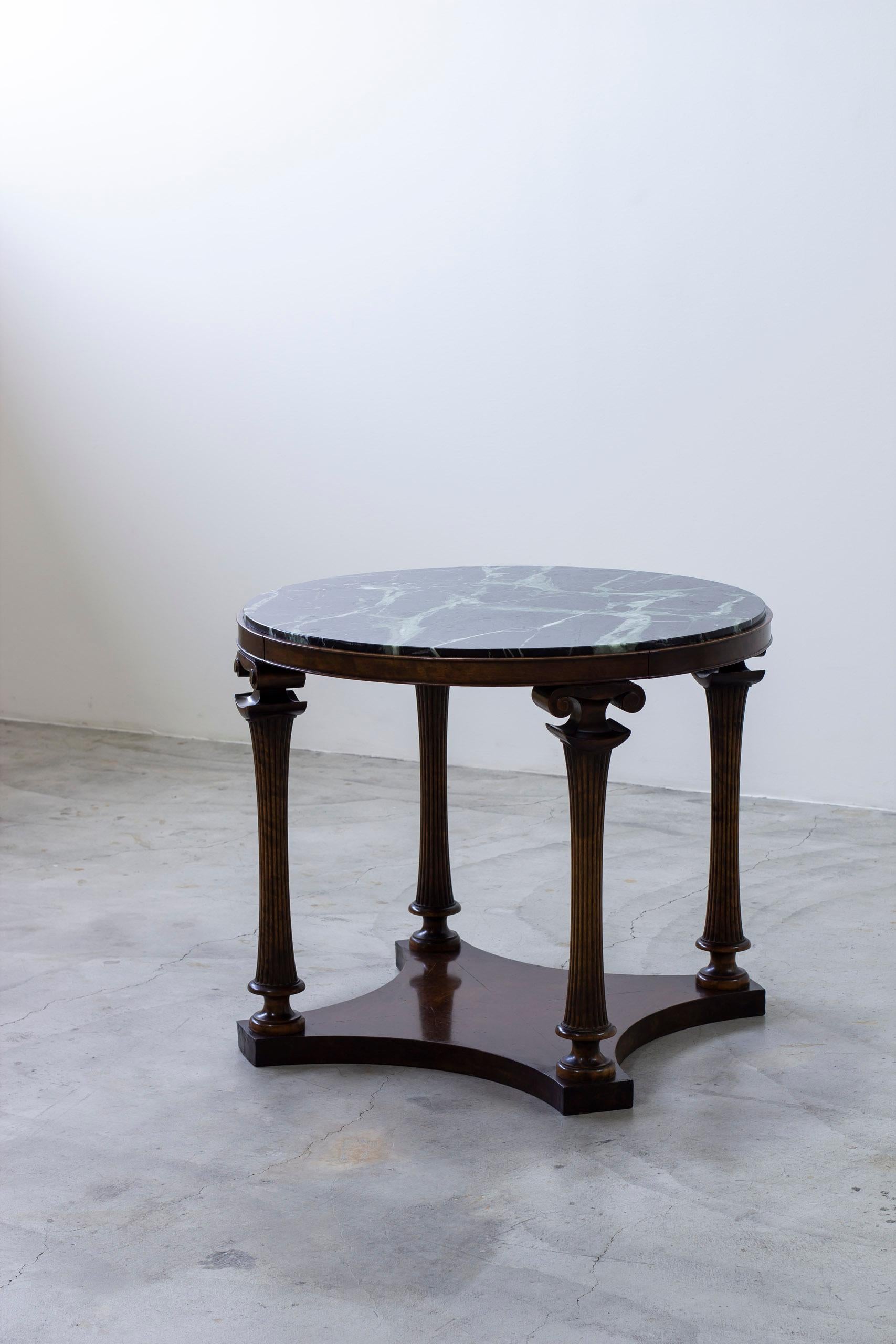 Neoclassical or as it was described in Sweden, Swedish grace entrance table made by Carl Johansson möblerings affär in Stockholm ca 1920s. The style is closely related to Art Deco furniture. The style of the table is reminiscent of Axel Einar Hjorts