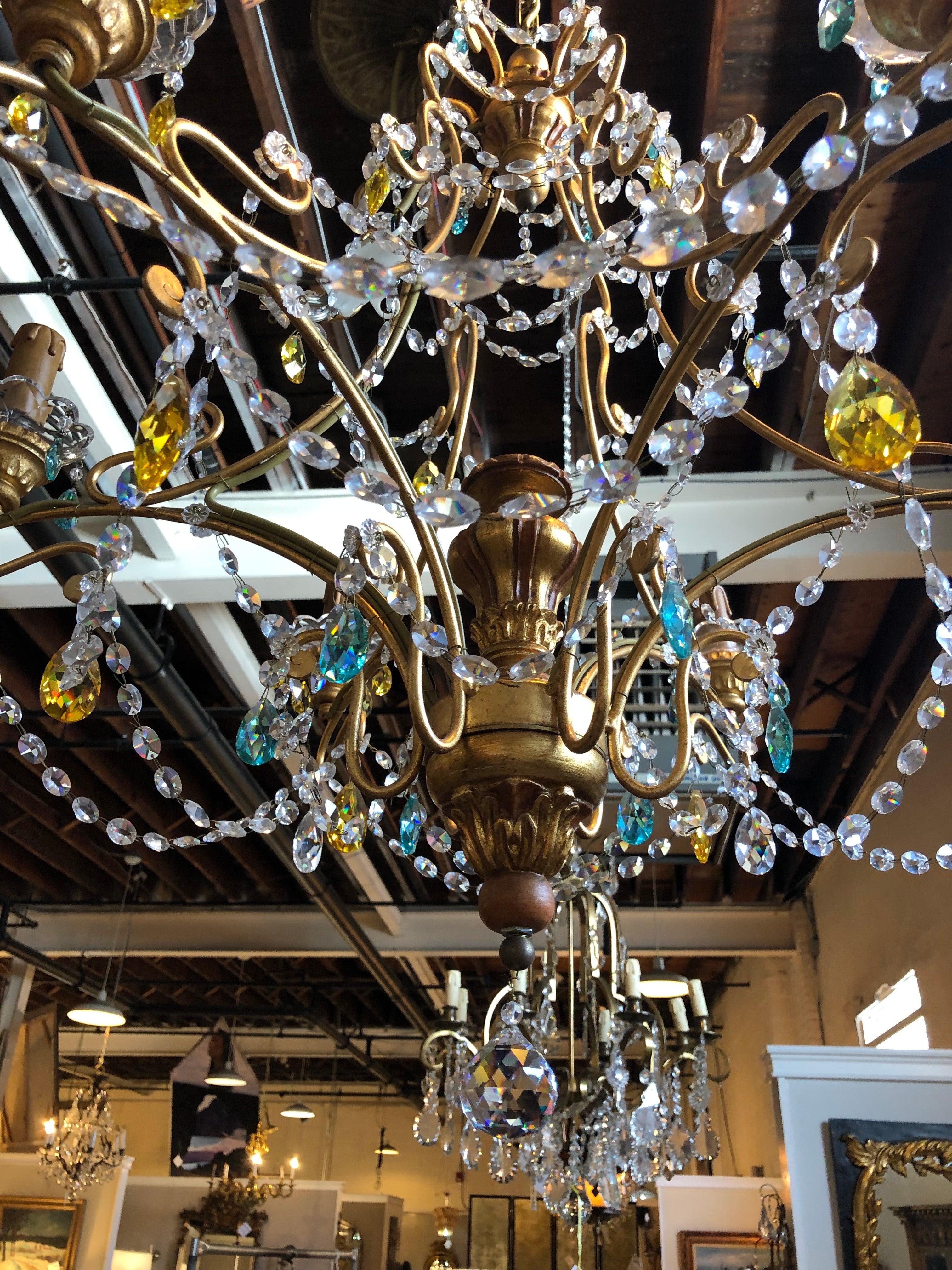 Neoklassischer handgefertigter italienischer Kronleuchter aus vergoldetem Metall und Kristall von Alba Lamp im Angebot 8