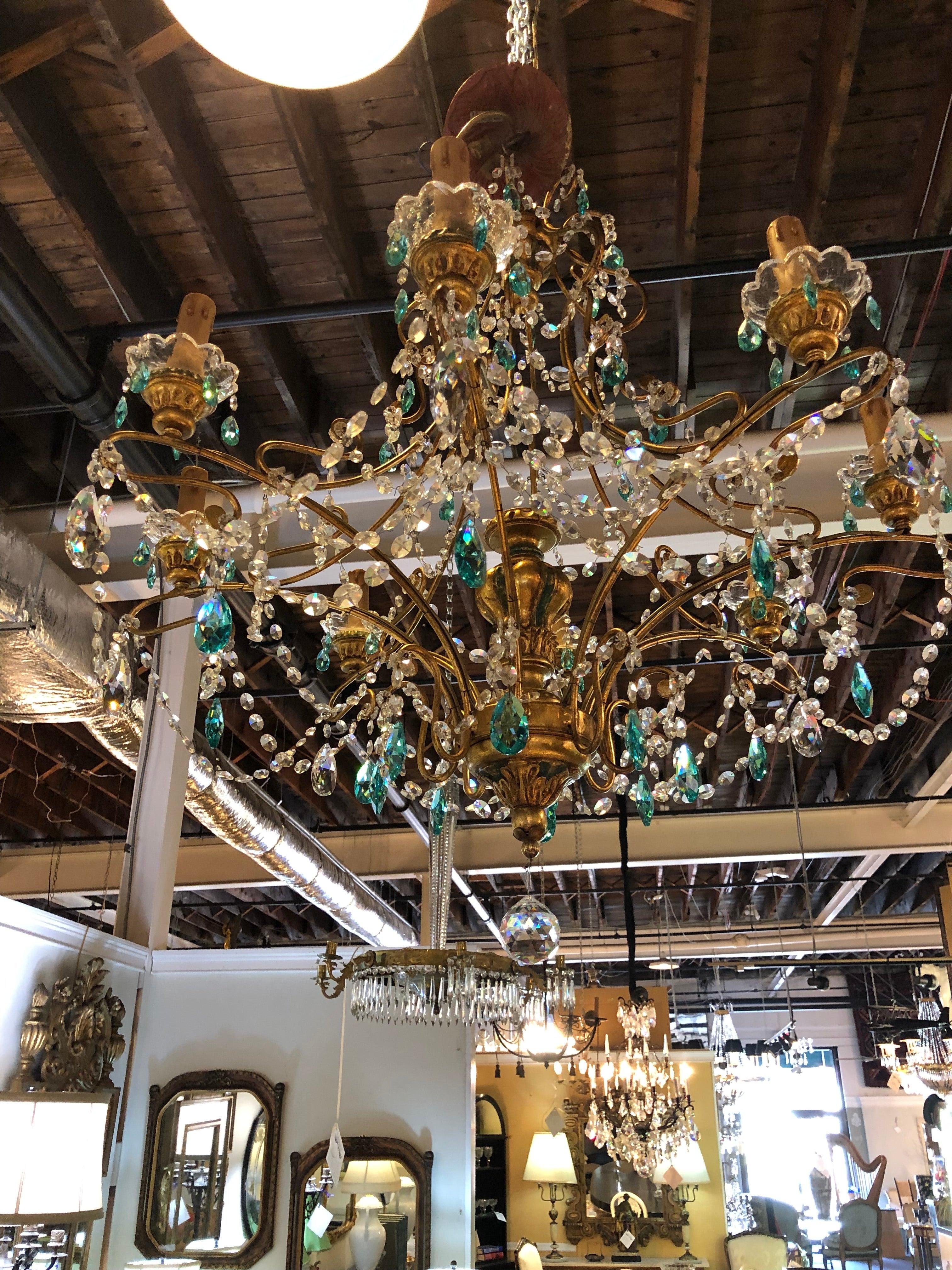 Lampadario neoclassico artigianale italiano in metallo dorato e cristallo di Alba Lamp in vendita 9