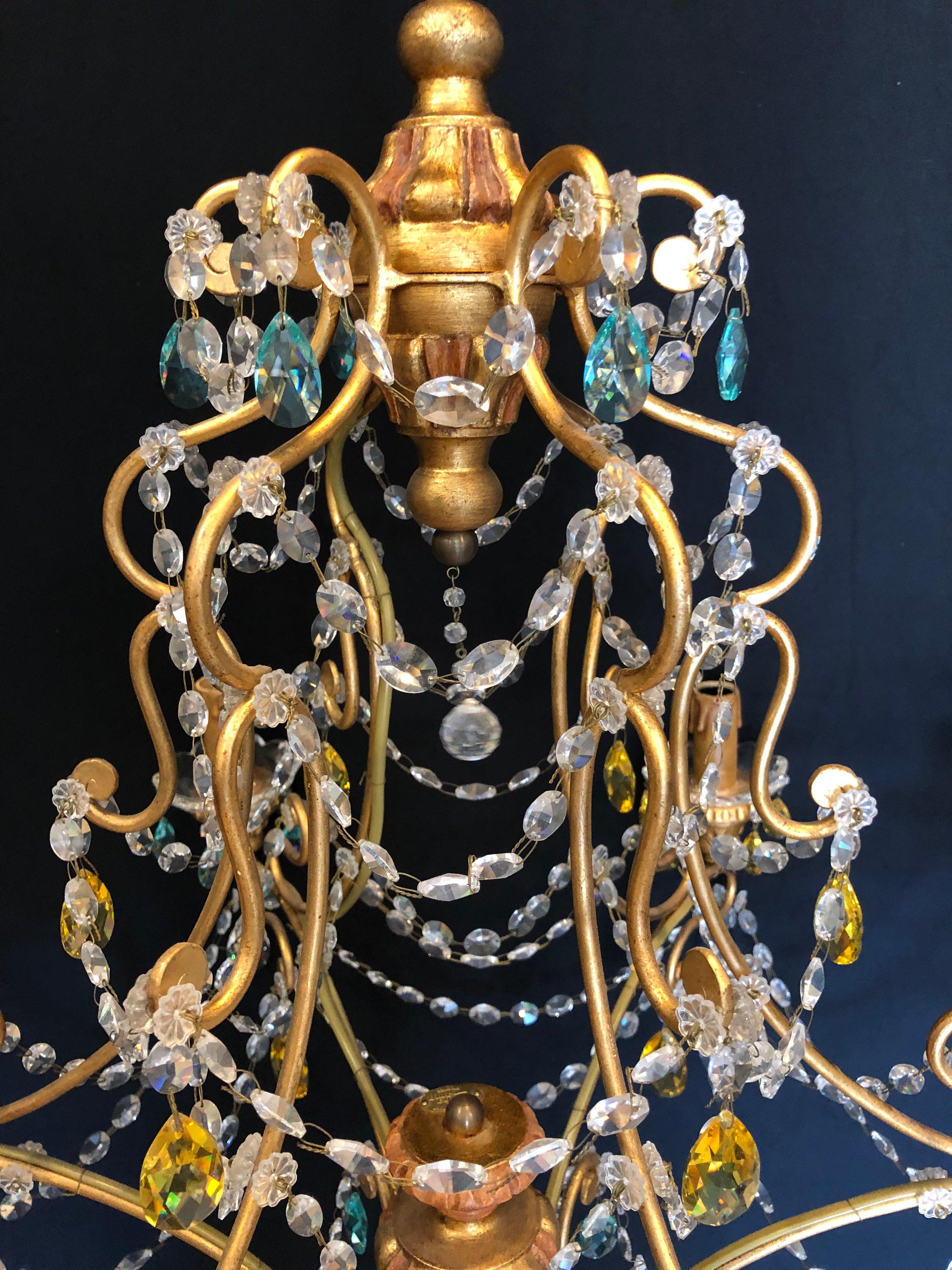 Hollywood Regency Lustre néoclassique italien en métal doré et cristal fabriqué à la main par Alba Lamp en vente