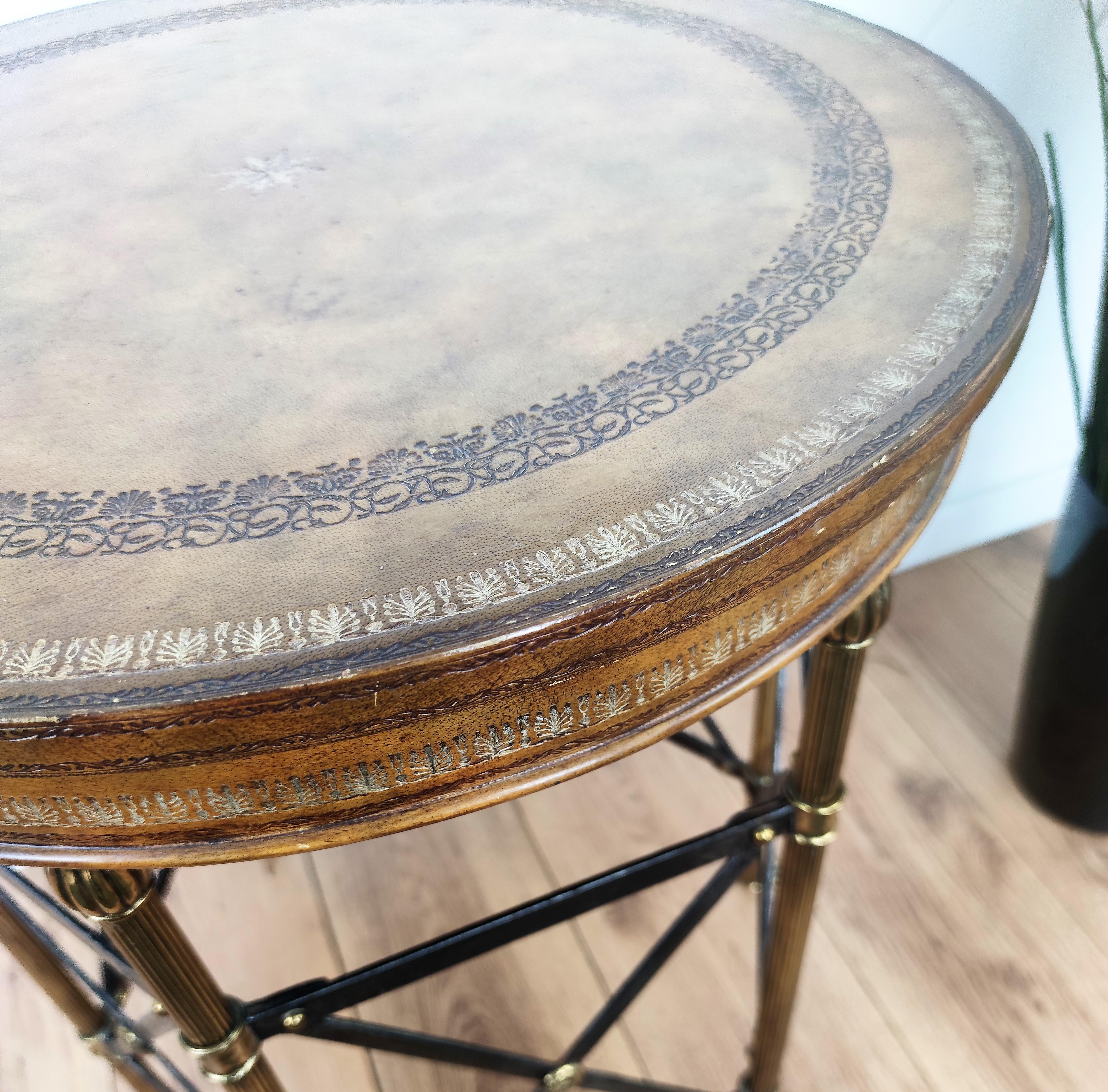 Neoclassical Hollywood Regency Side Table Brass, Metal and Tooled Leather Top In Good Condition For Sale In Carimate, Como