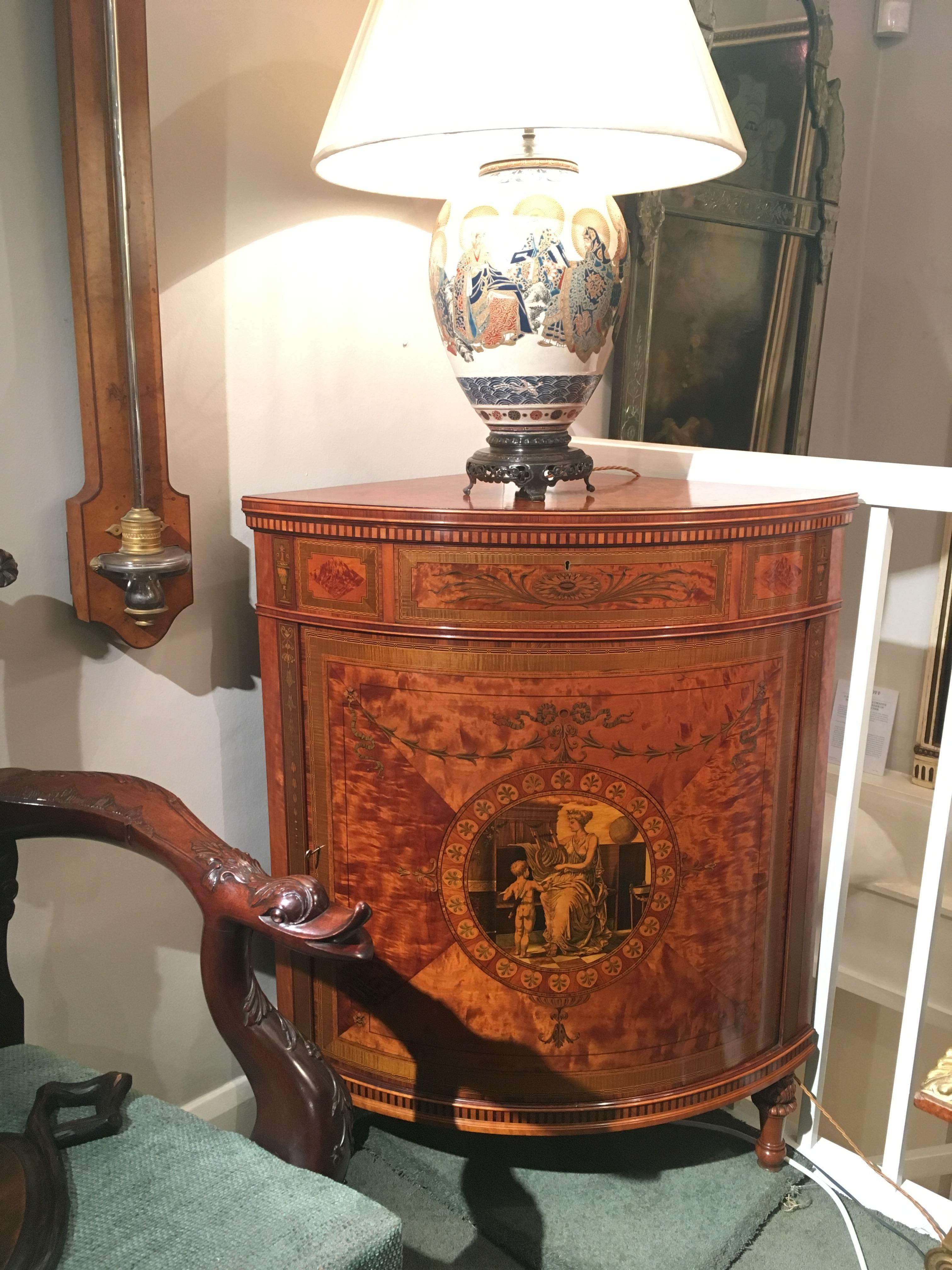 Neoclassical Inlaid Corner Cabinet of the Neo-Classical Revival Period In Good Condition For Sale In London, GB