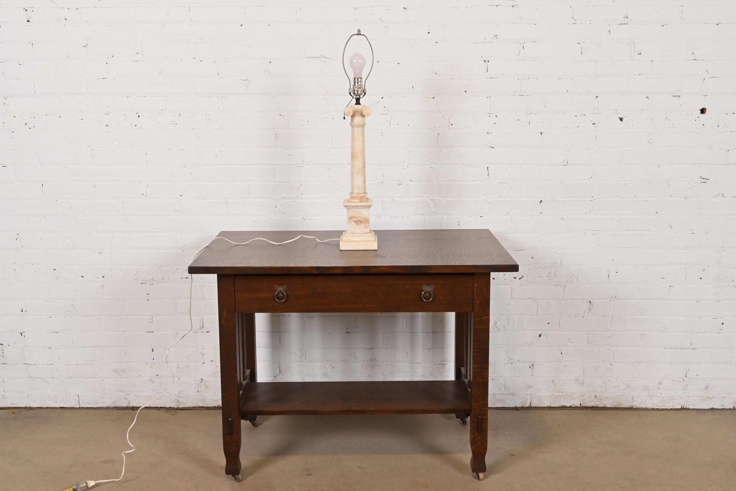 Lámpara de sobremesa neoclásica italiana con columna de mármol de Carrara, circa años 60 en venta 5