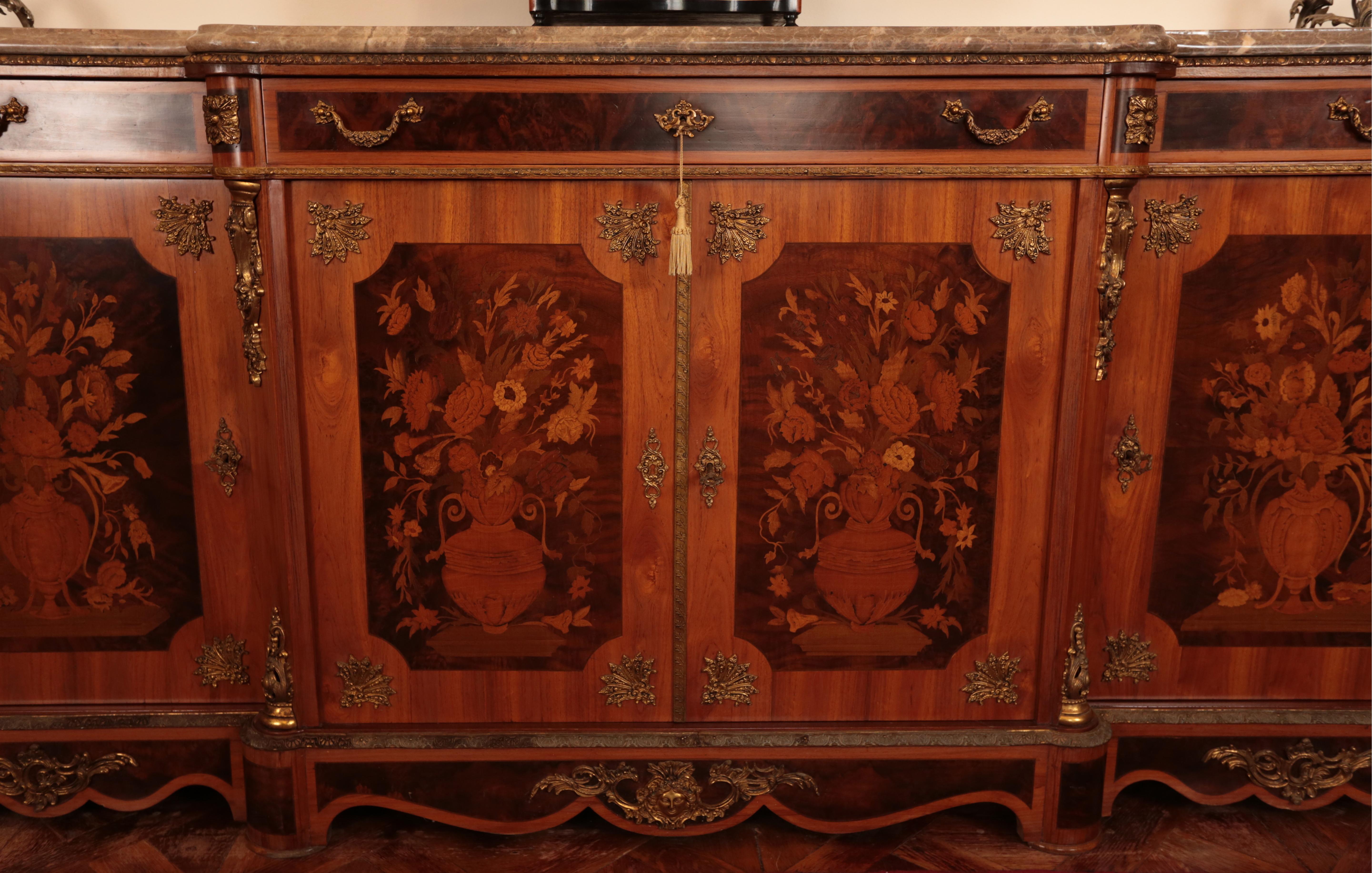 Neoclassical Italian chest of drawers inlaid In Good Condition For Sale In STRAČOV, CZ