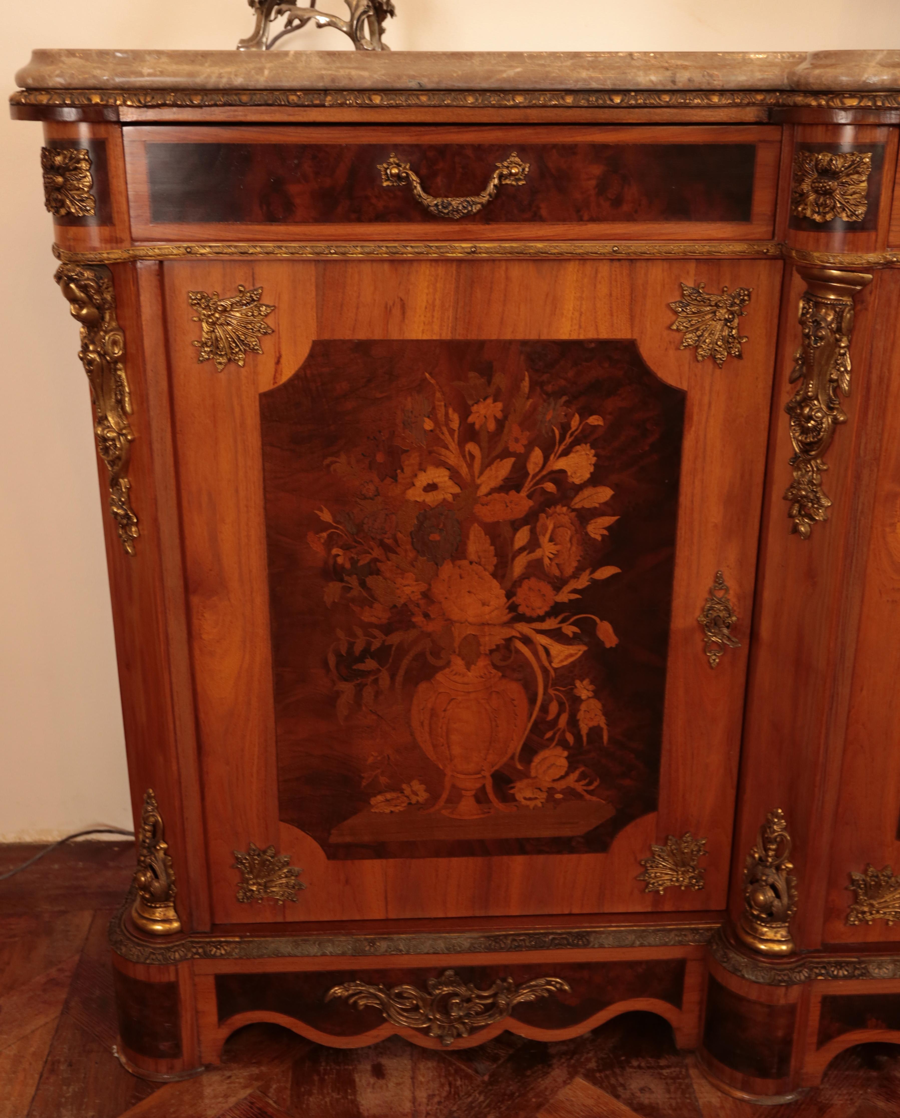 Neoclassical Italian chest of drawers inlaid For Sale 3