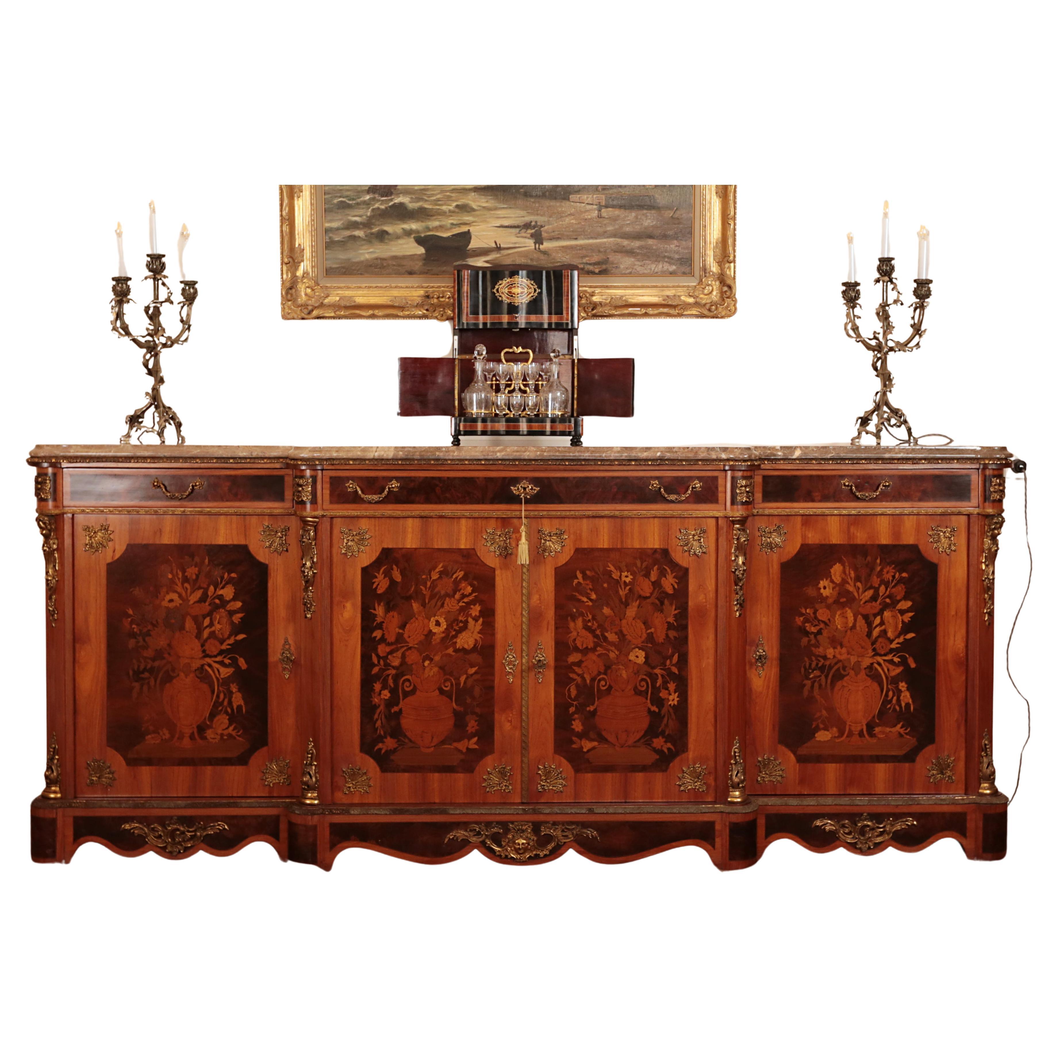 Neoclassical Italian chest of drawers inlaid