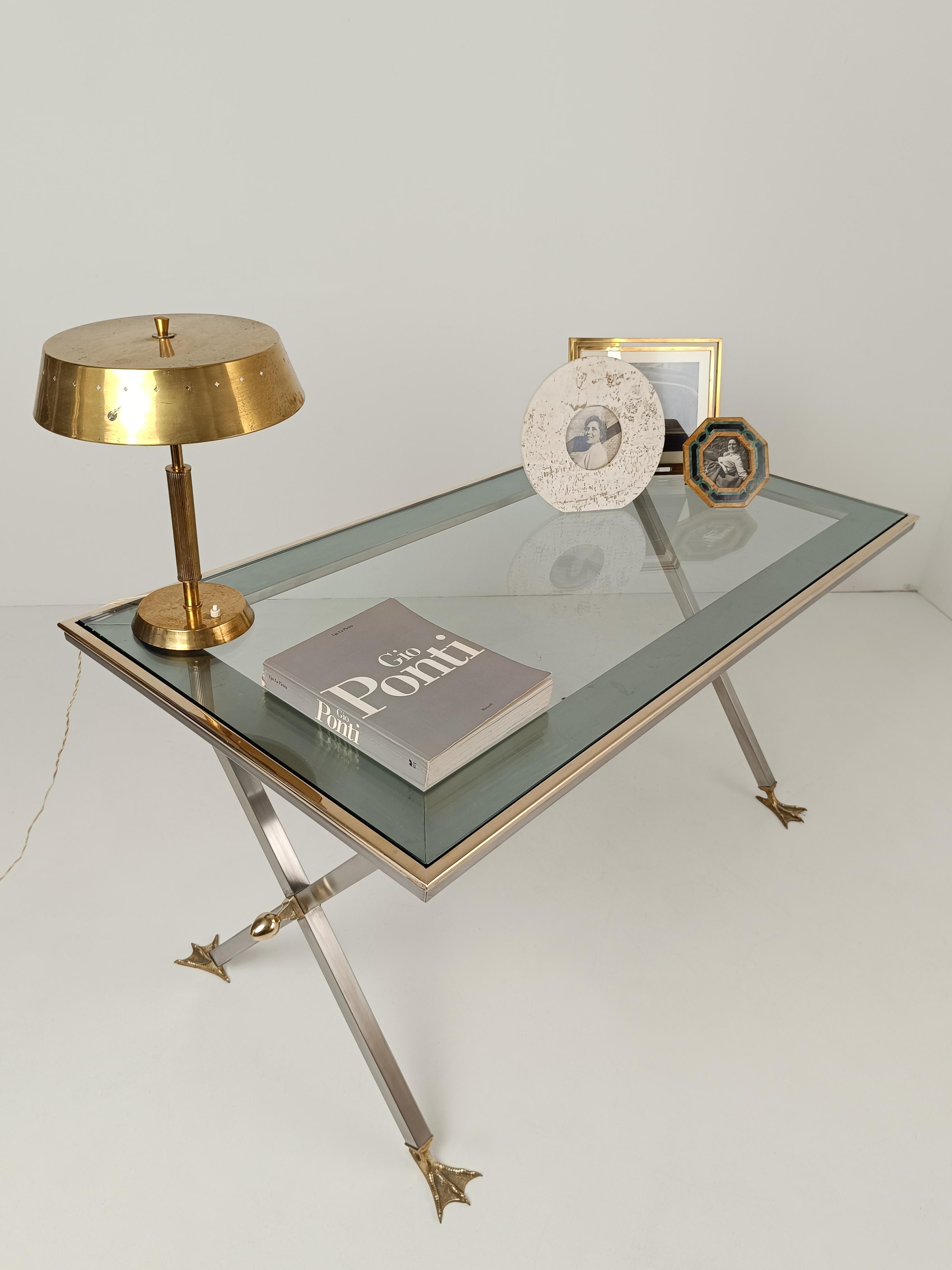 We are offering for sale a truly rare piece, at the moment in fact, there is no other available on the online vintage furniture market.
This stunning Console Table was made in Italy during the 70s by the company that is a symbol of Florentine