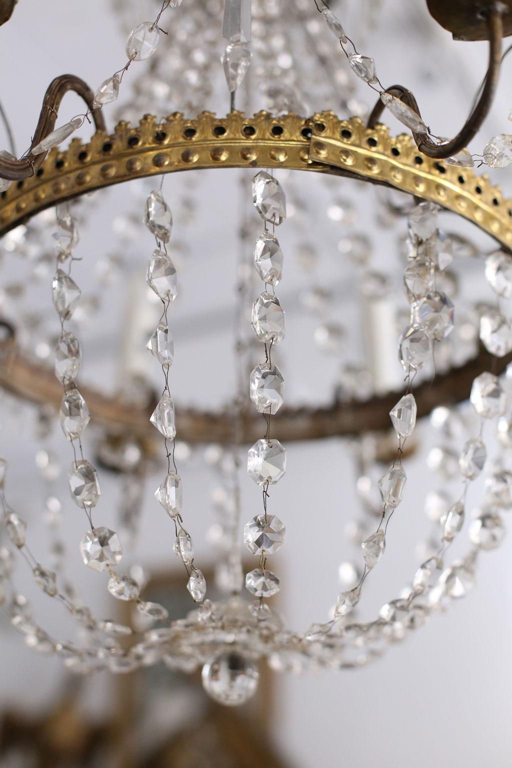 XIXe siècle Lustre néoclassique en vermeil et cristal en vente