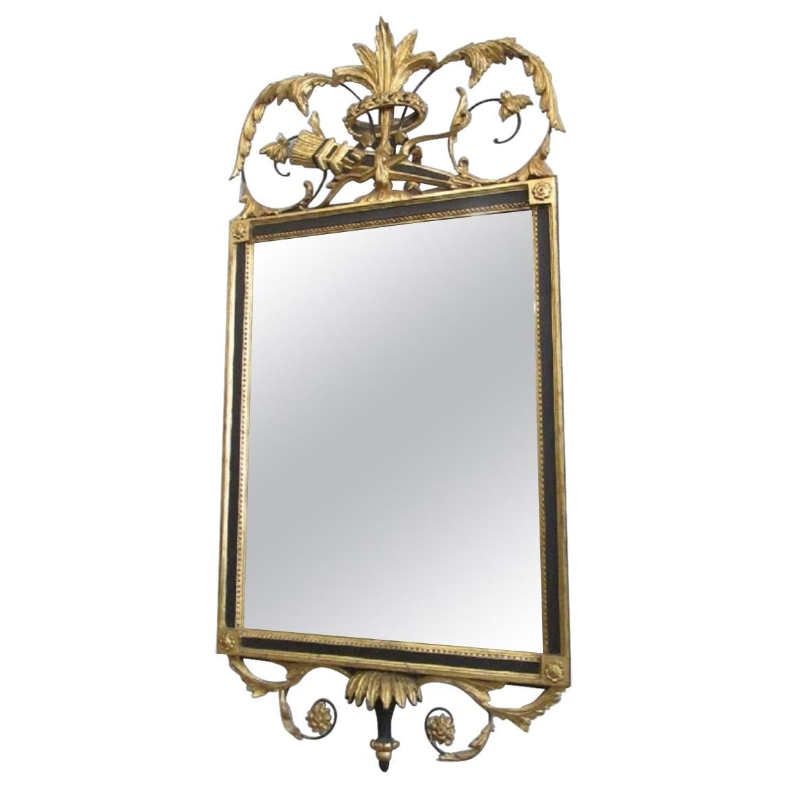 Neoklassischer italienischer Blattgold-Spiegel mit Holzrahmen im Angebot