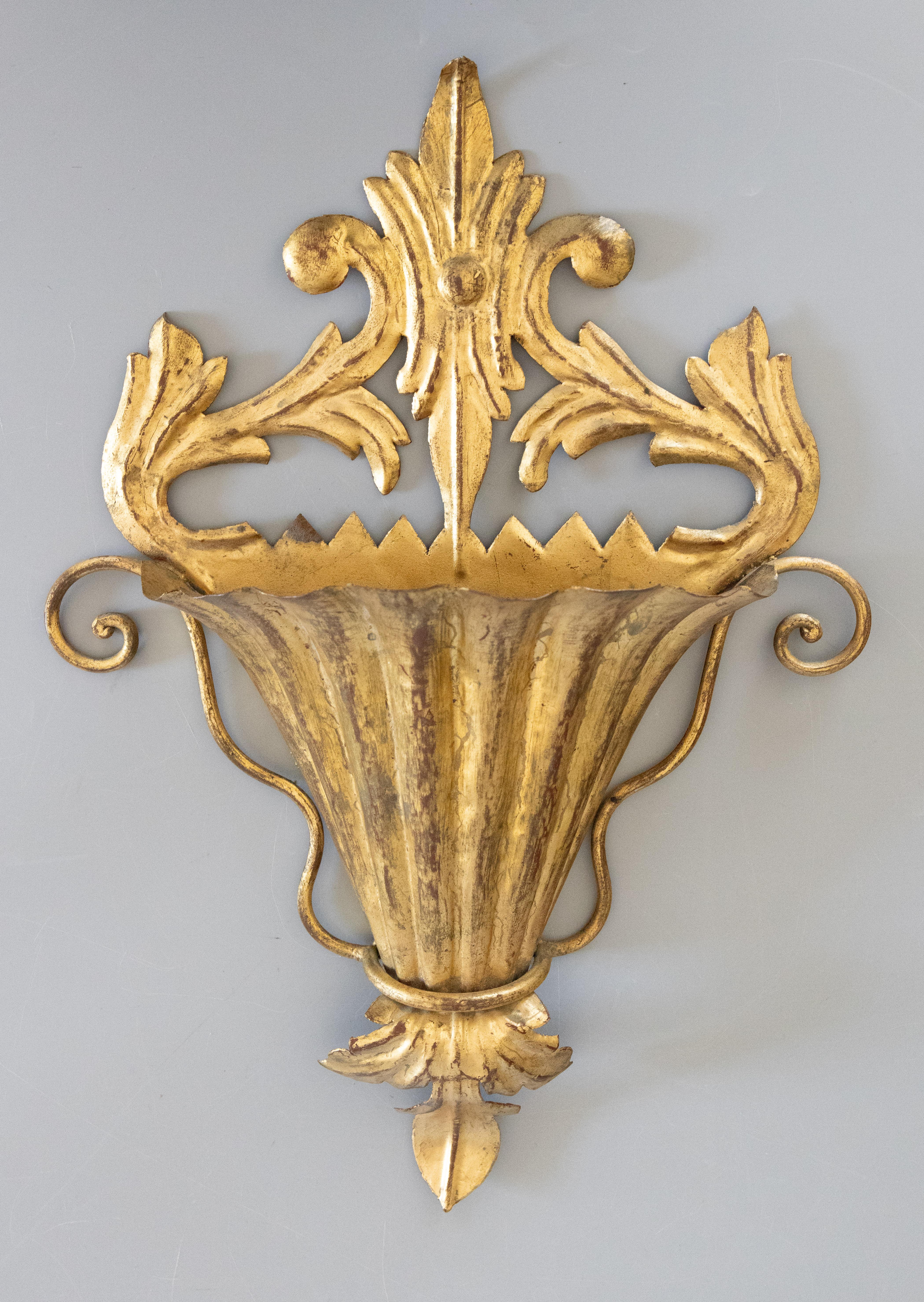 A lovely vintage Italian gilt tole wall pocket planter by Palladio, circa 1950. Marked 