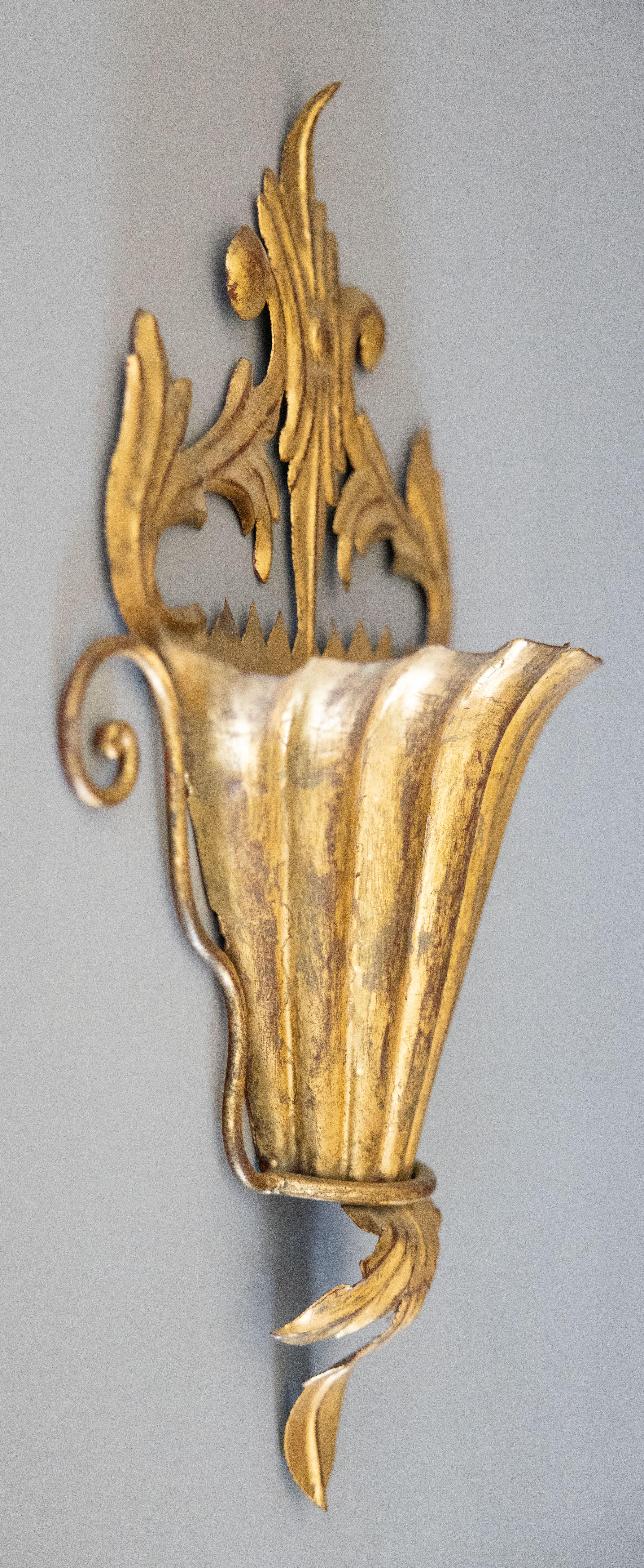 Hollywood Regency Neoclassical Italian Palladio Gilt Tole Wall Pocket Planter Cachepot, circa 1950 For Sale