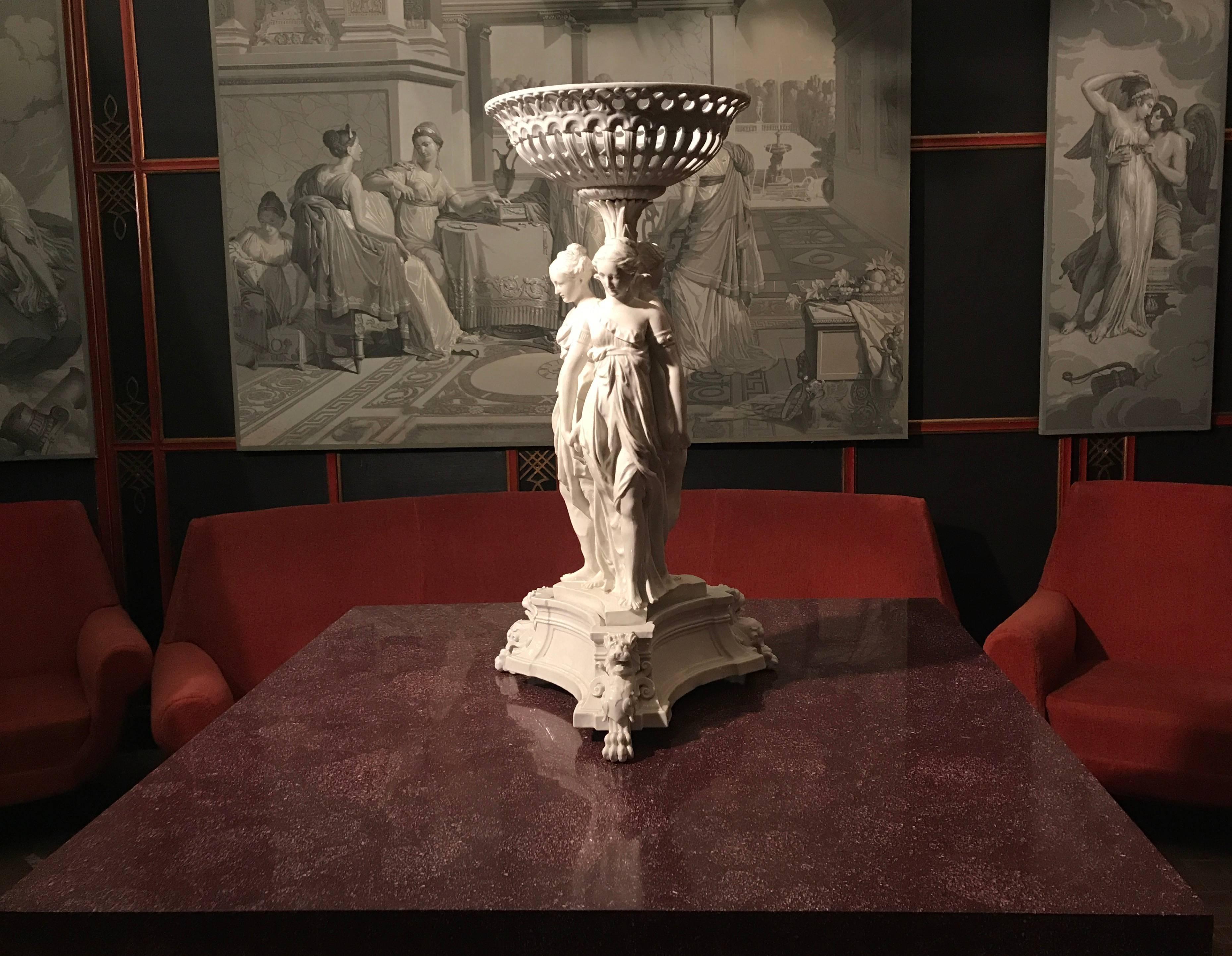 Neoclassical Italian Porcelain Sculptural Table Center, 1850 In Good Condition In Rome, IT