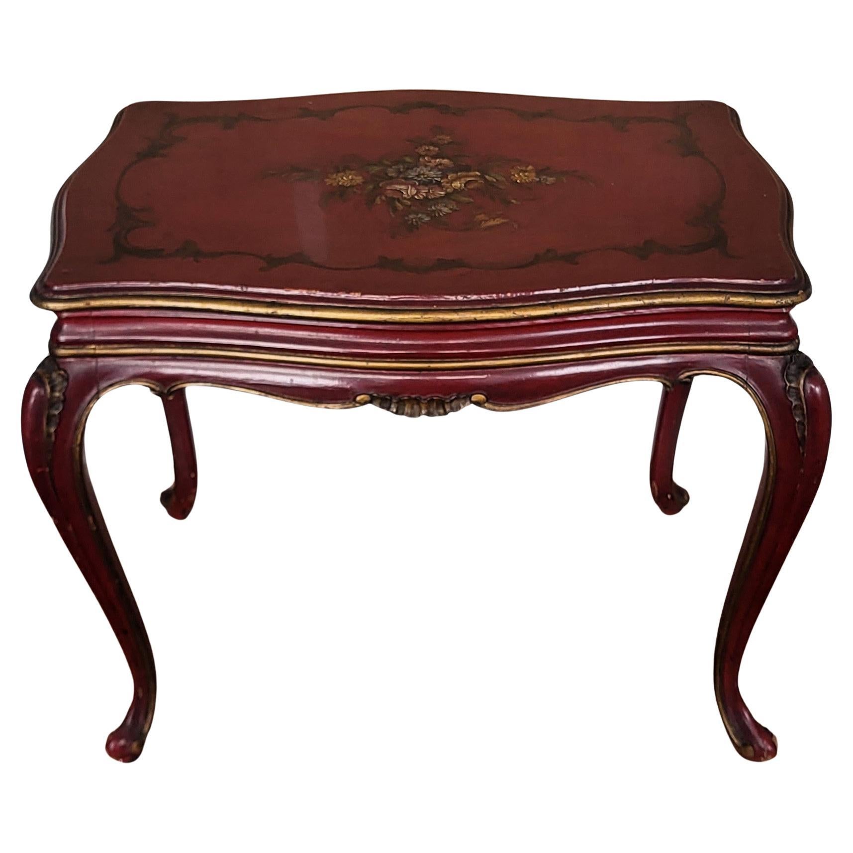 Neoklassizistischer italienischer Chinoiserie-Sofatisch oder Beistelltisch aus Nussbaumholz in Rot und Bordeaux im Angebot