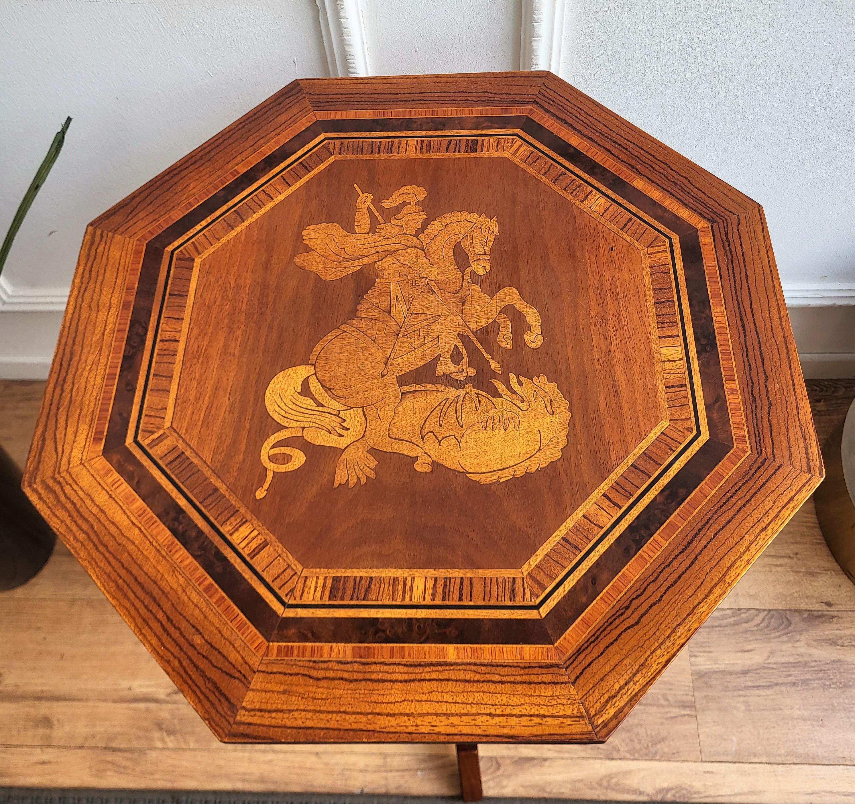 Biedermeier Italian Walnut Inlay Marquetry Octagonal Tripod Sofa or Side Table In Good Condition For Sale In Carimate, Como