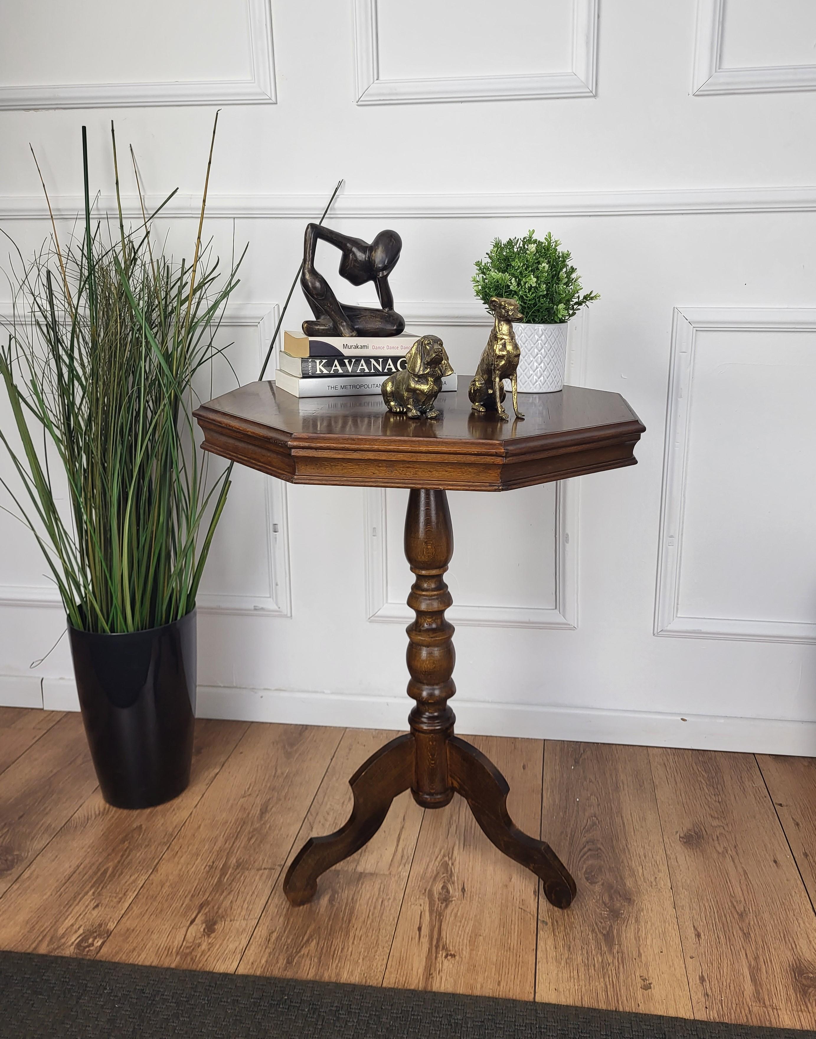 A beautiful Italian Walnut octagonal side table with great details and frames shaped in Victorian, Napoleon III, Louis XV style with chessboard on the top and the tripod feet legs. A very elegant, modern and classic piece that showcases the refined