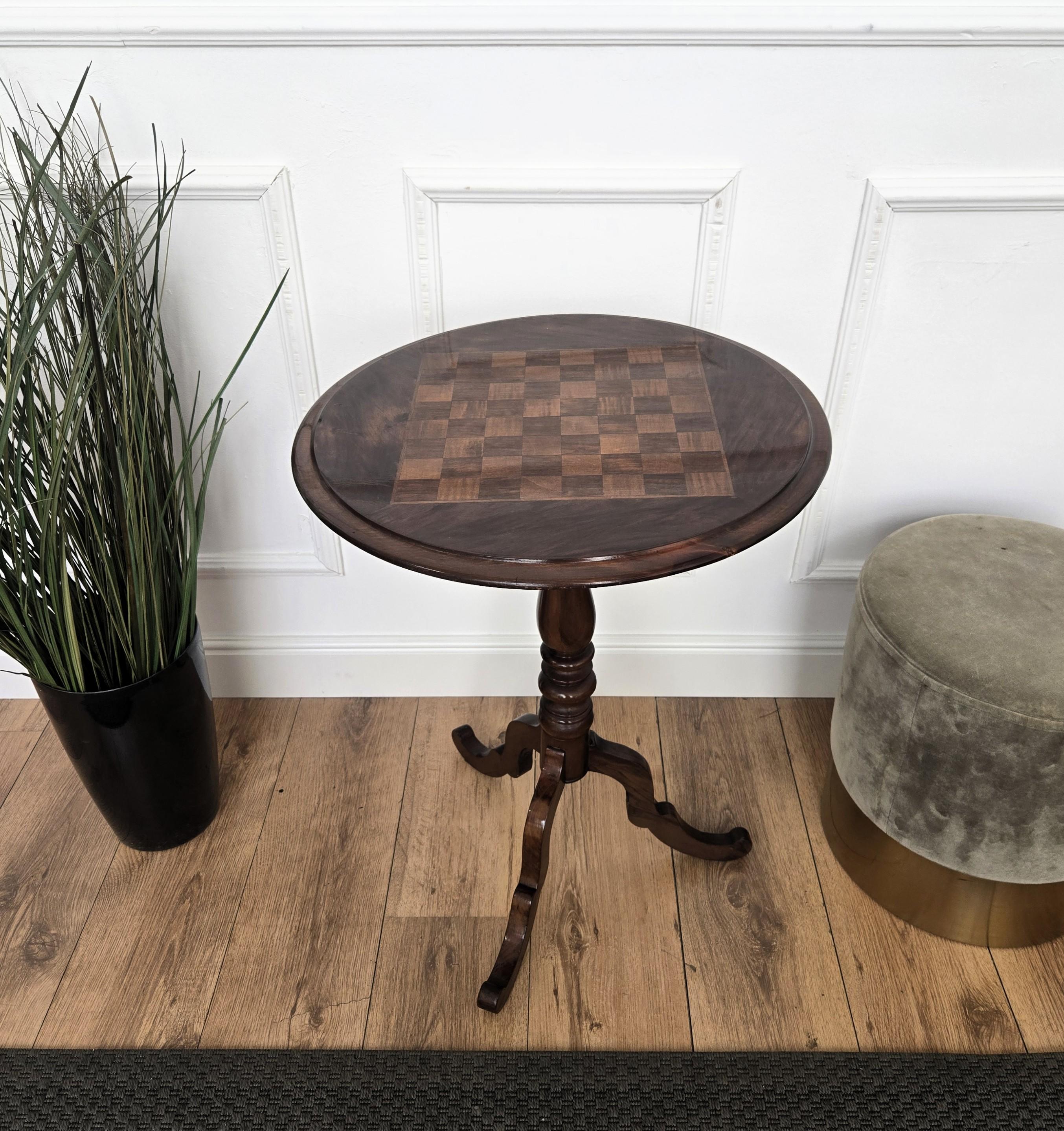 Neoclassical Italian Walnut Inlay Tripod Chess Games or Side Table For Sale 1