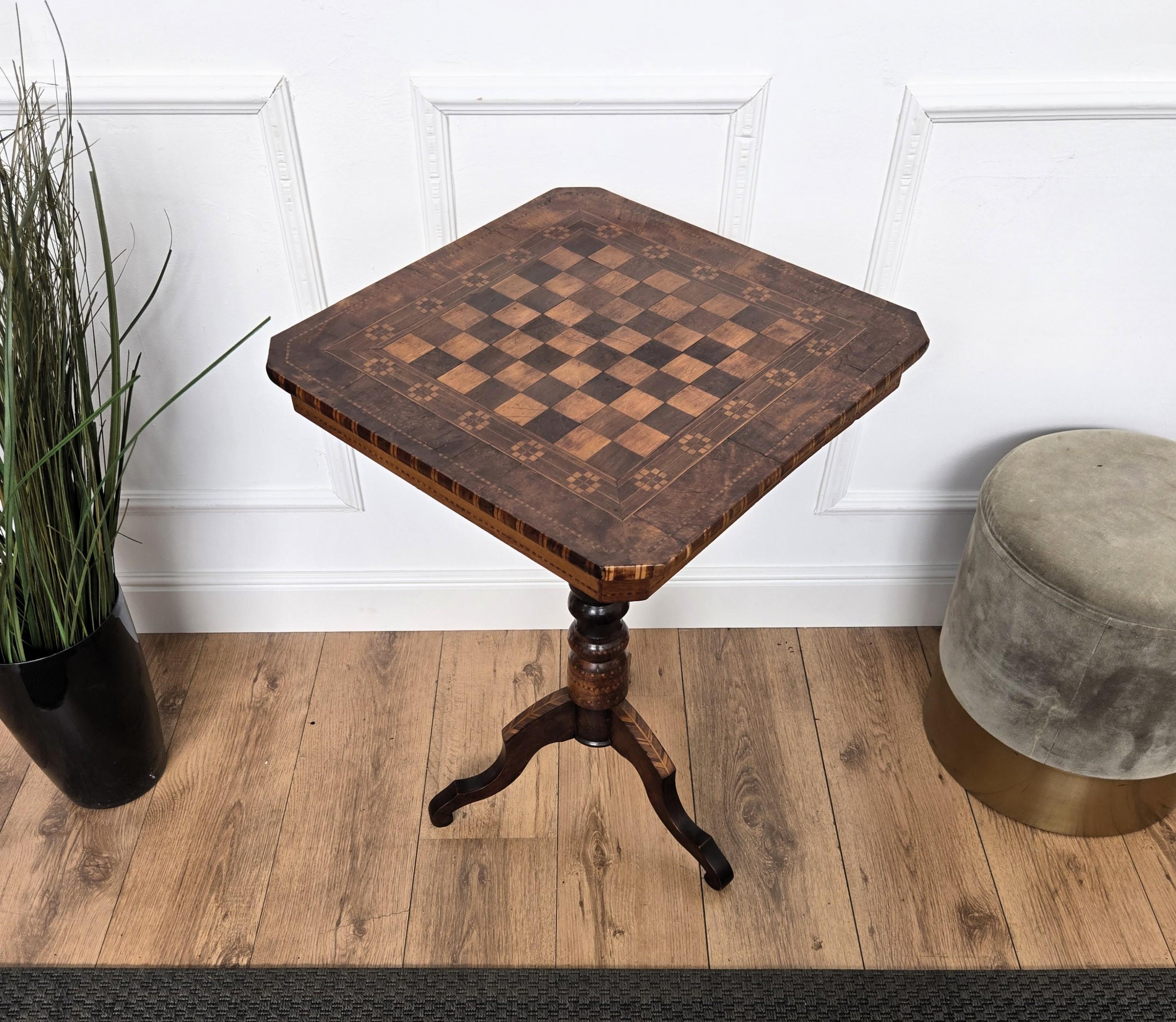 Neoclassical Italian Walnut Inlay Tripod Chess Games or Side Table For Sale 3