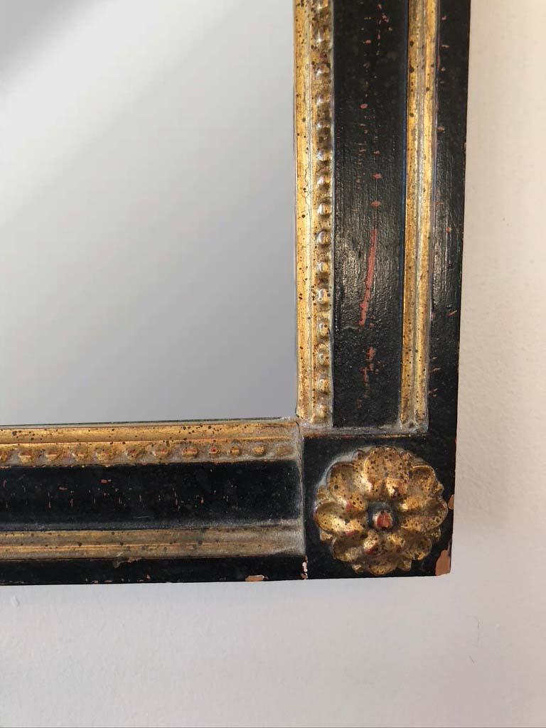 Miroir italien néoclassique en bois et doré en vente 1