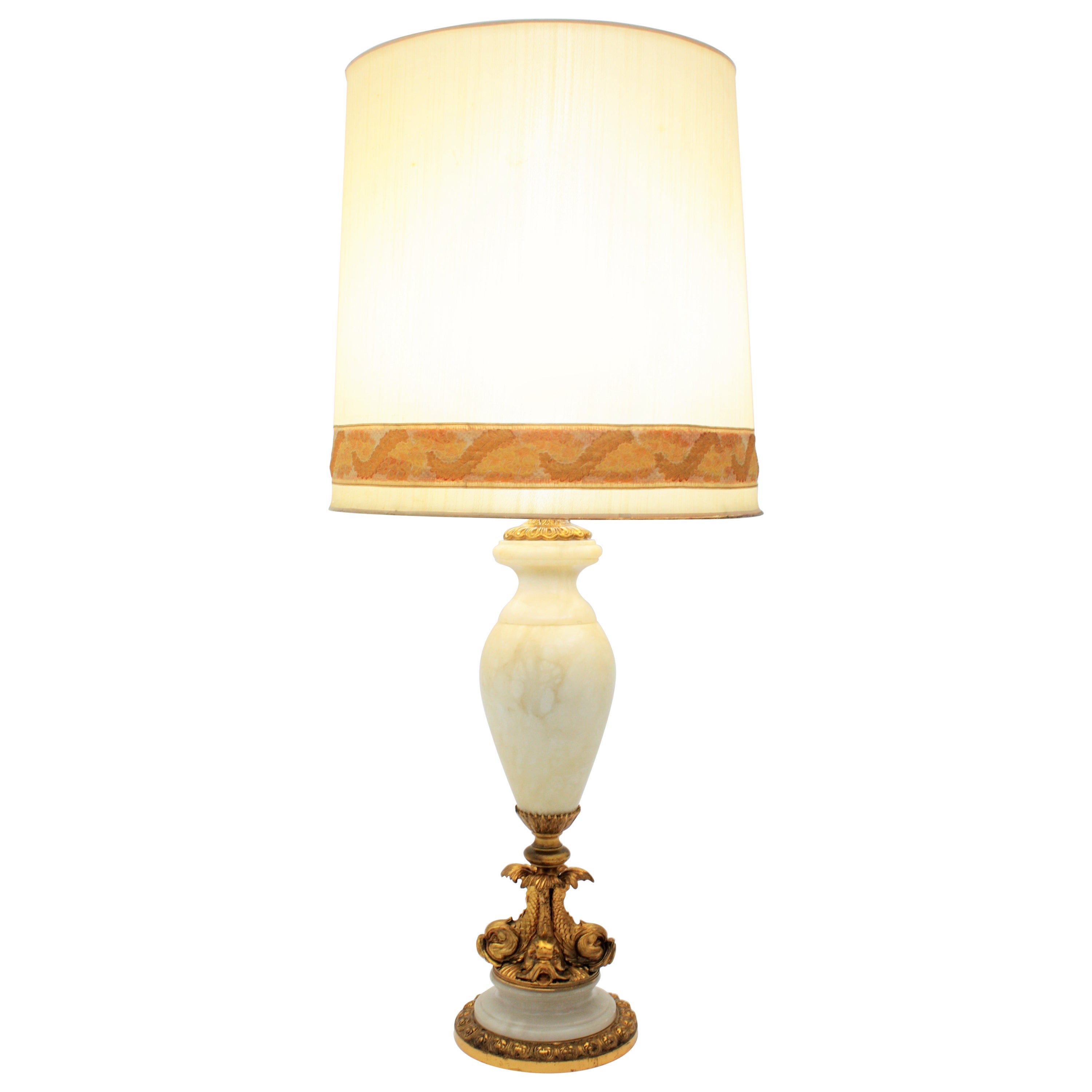 Lámpara de mesa neoclásica Pez Koi de alabastro y bronce dorado ormolu, 1950 en venta