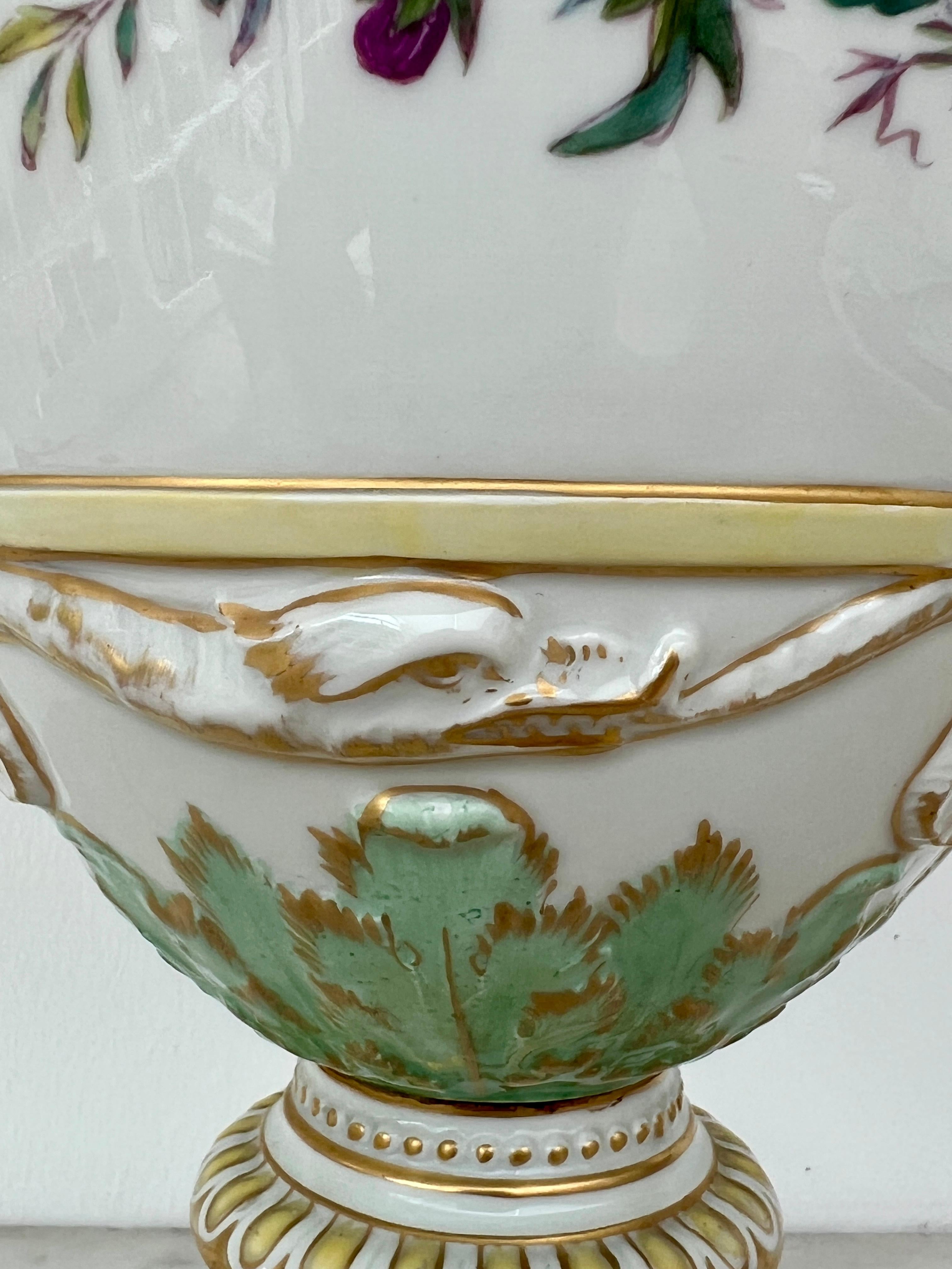 Vaso in porcellana neoclassica KPM Berlin con coperchio Vaso Weimar Porcelain In condizioni buone in vendita a Worpswede / Bremen, DE