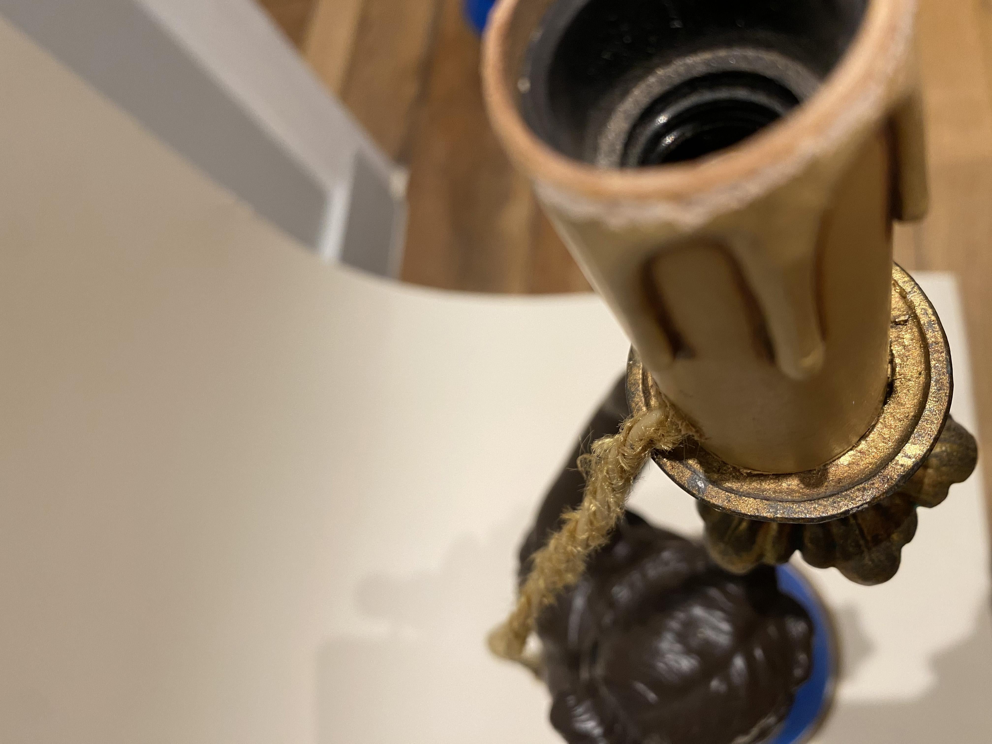Lámpara Cariátide de Hierro Fundido Lacado Neoclásico o Candeladra Mujer Torchere en venta 5