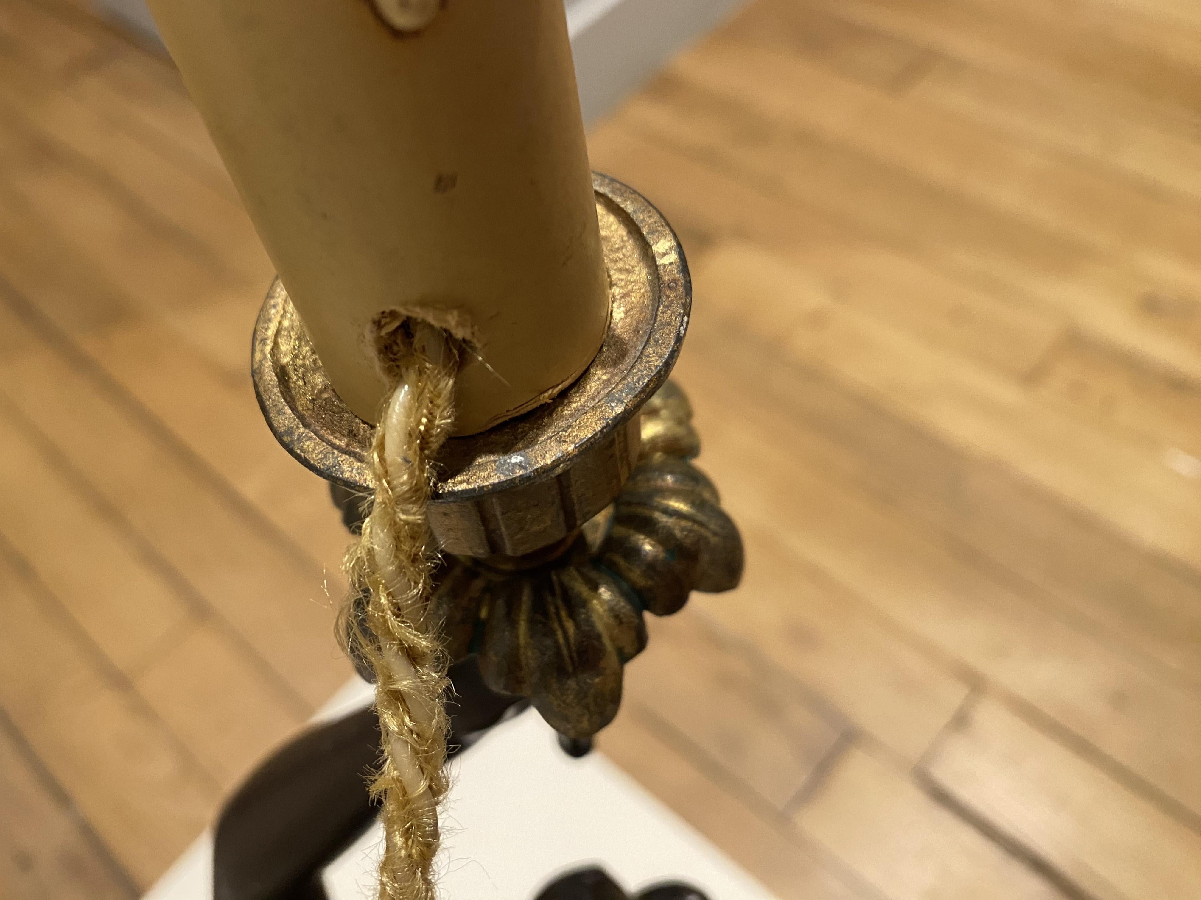 Lámpara Cariátide de Hierro Fundido Lacado Neoclásico o Candeladra Mujer Torchere en venta 4