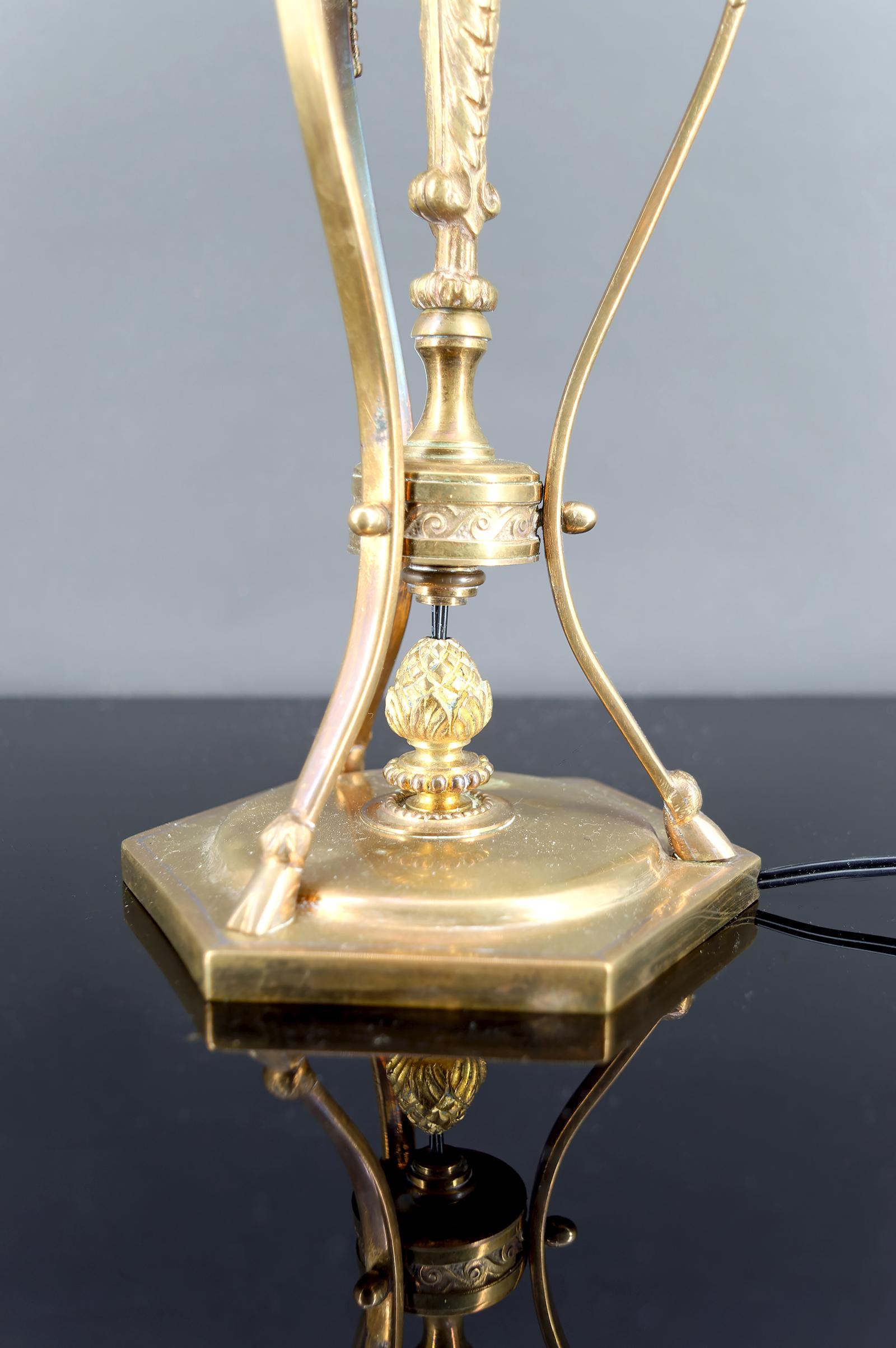 Neoklassizistische Lampe, Straußenei und Athener Bronzemontierung mit Tiermotiv, Frankreich im Angebot 2