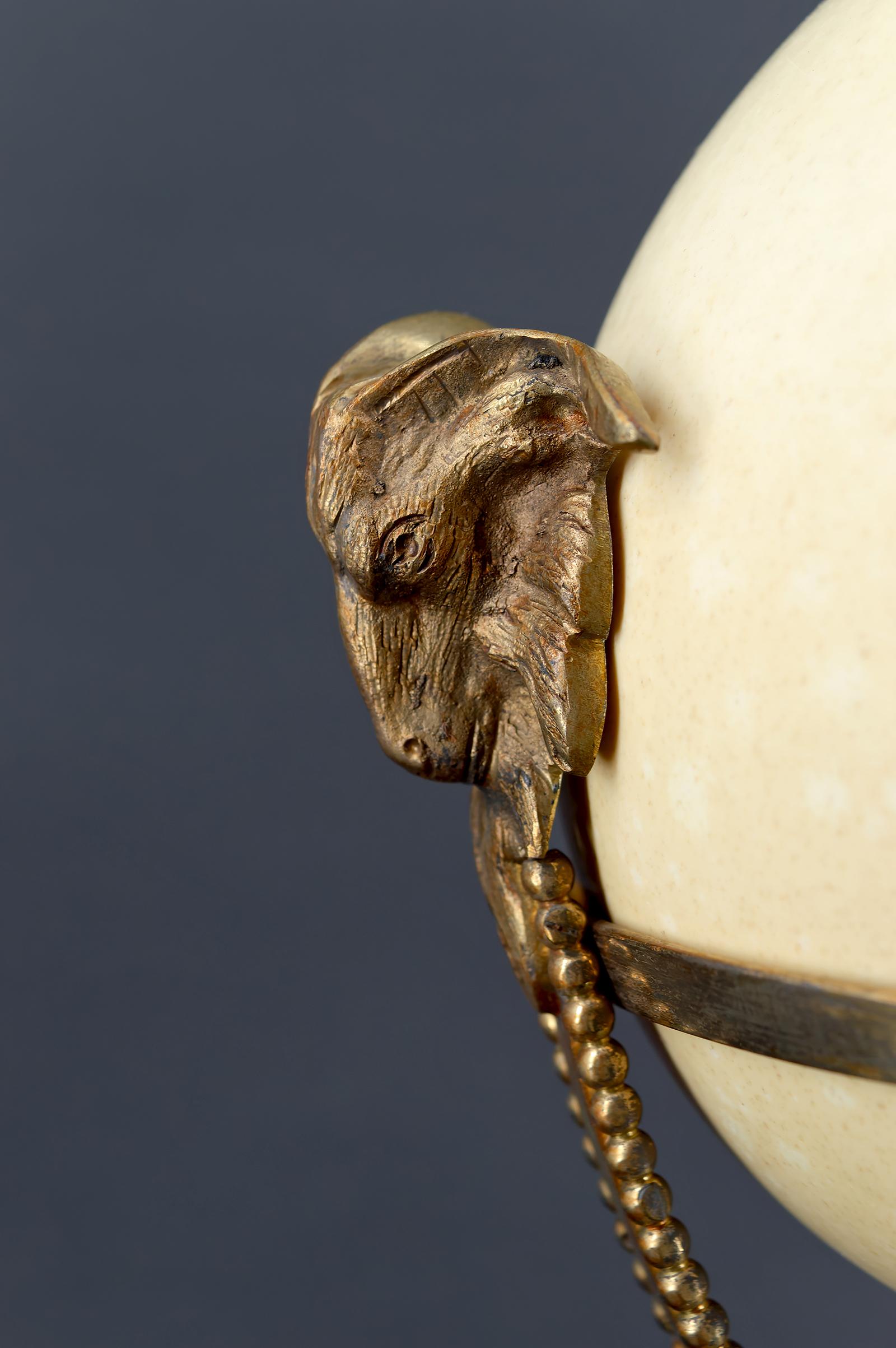 Neoklassizistische Lampe, Straußenei und Athener Bronzemontierung mit Tiermotiv, Frankreich im Angebot 2