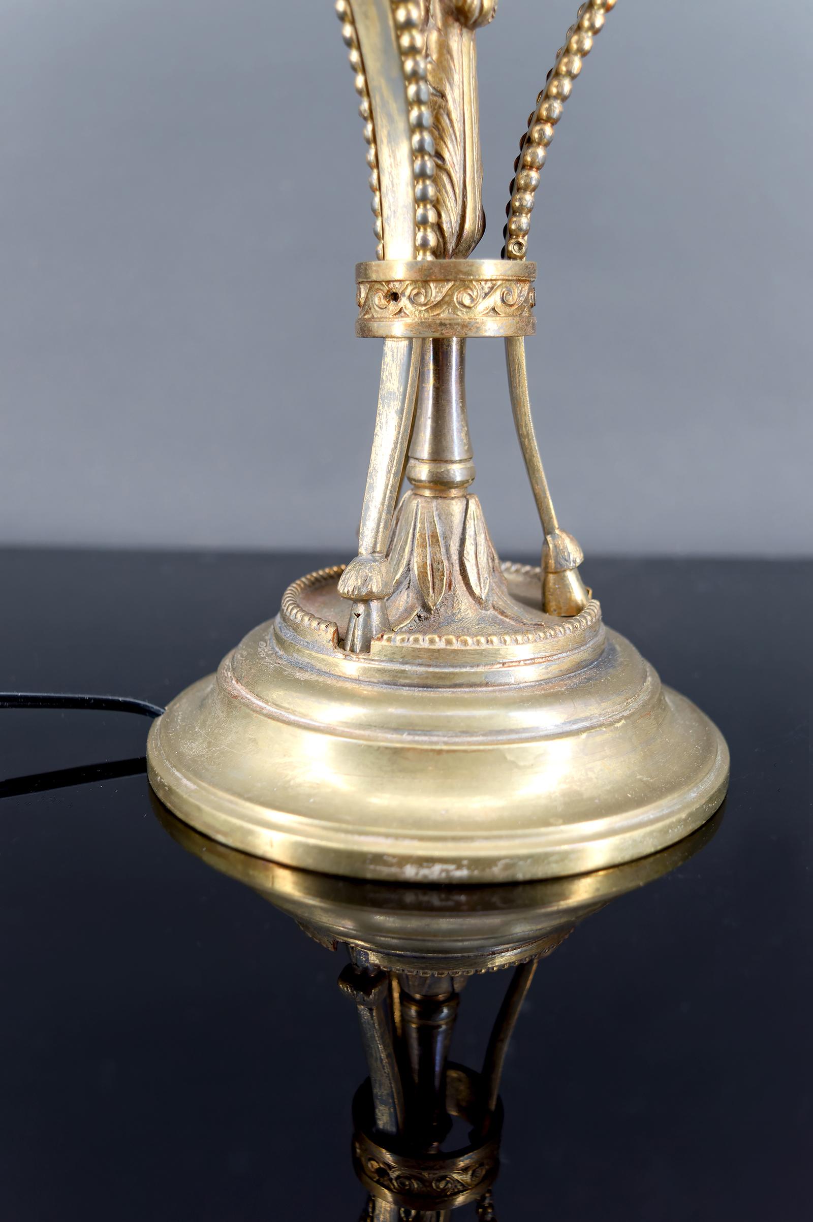 Neoklassizistische Lampe, Straußenei und Athener Bronzemontierung mit Tiermotiv, Frankreich im Angebot 3
