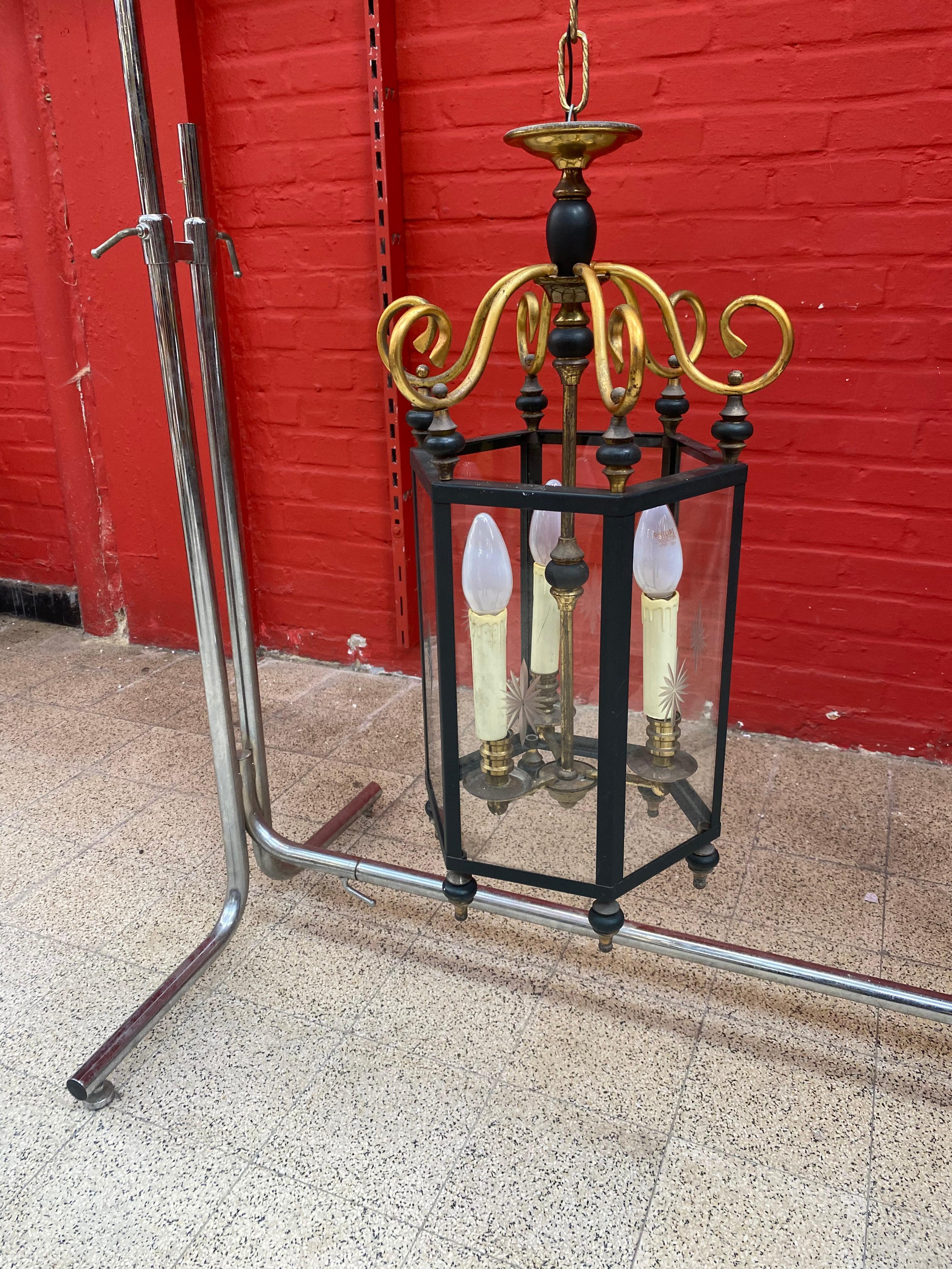 Neoclassical Lantern in Lacquered and Gilded Metal, circa 1950 For Sale 5