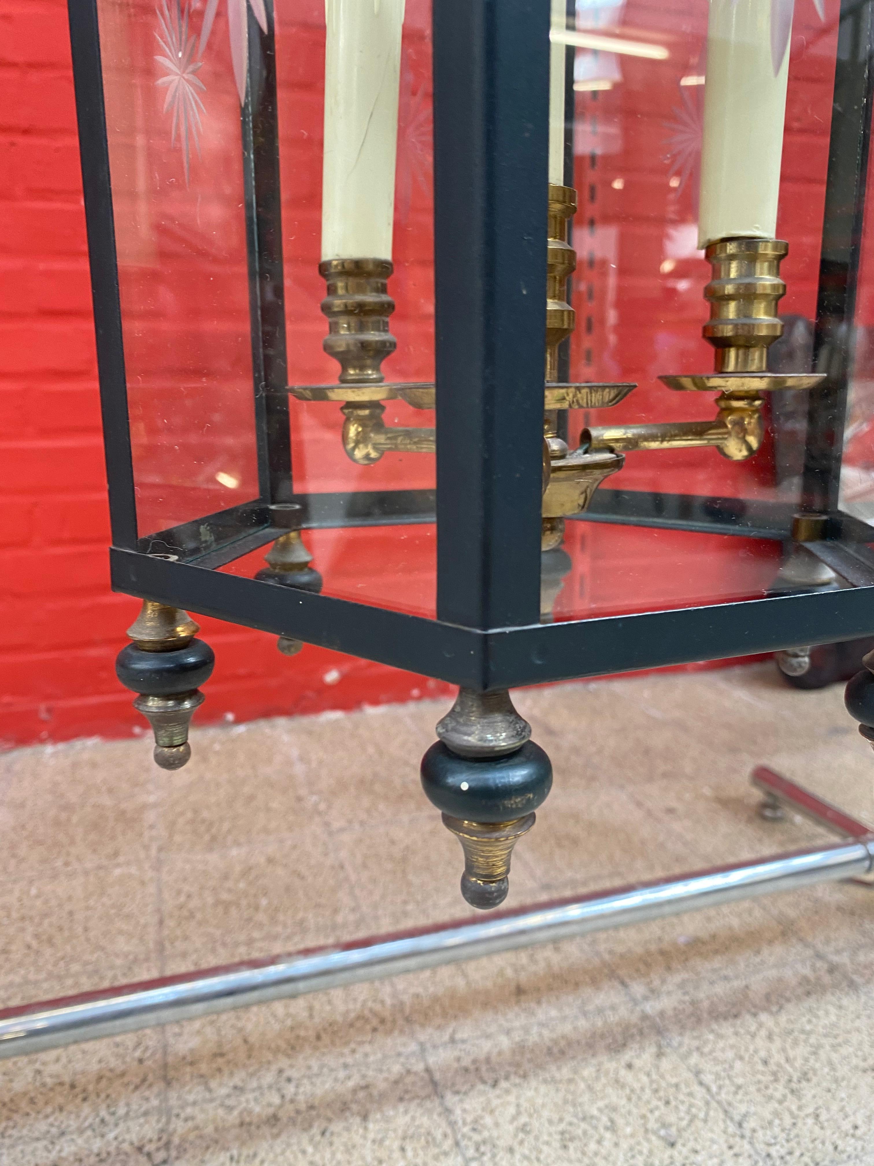 Neoclassical Lantern in Lacquered and Gilded Metal, circa 1950 For Sale 1