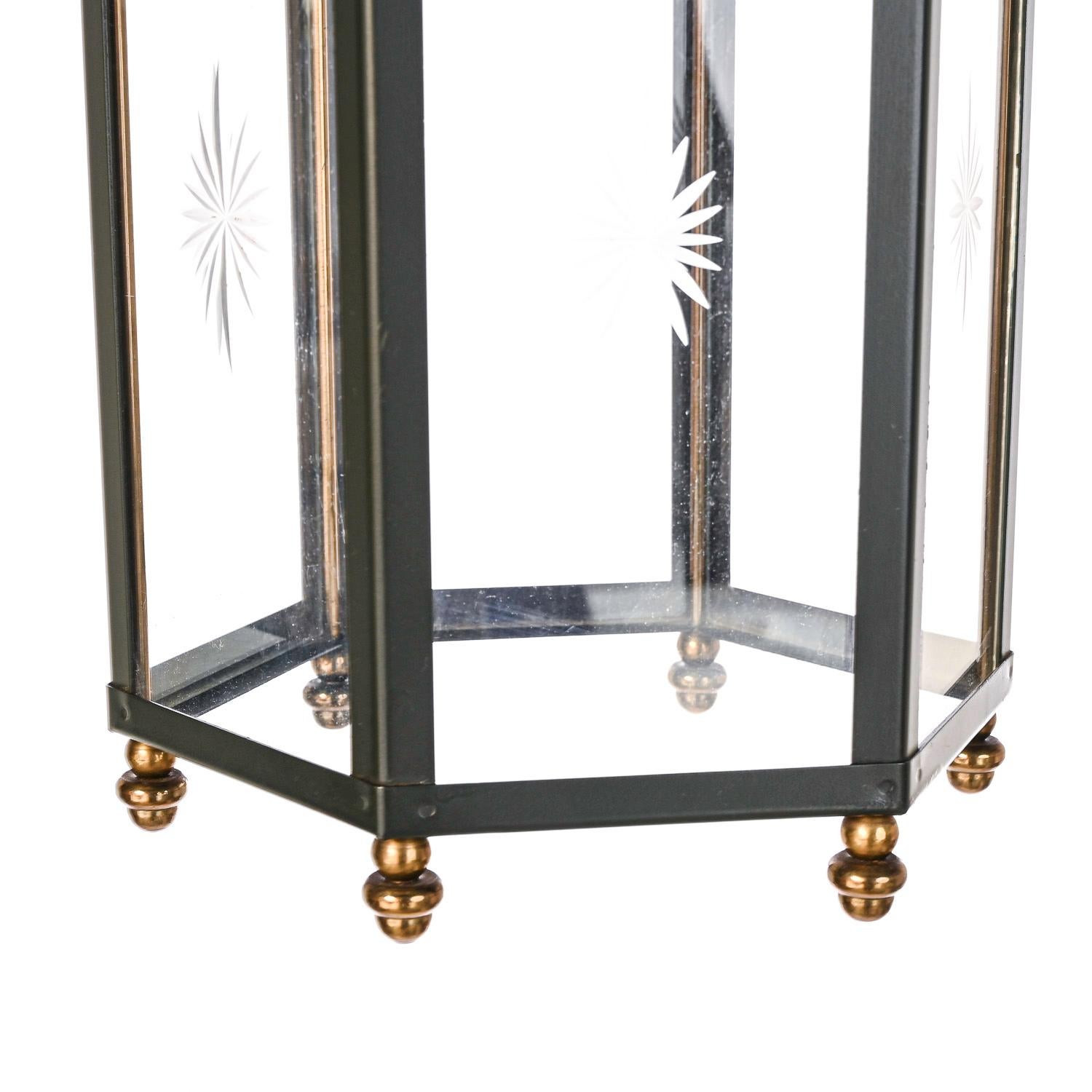 Mid-Century Modern Neoclassical Lantern in Lacquered and Gilded Metal For Sale