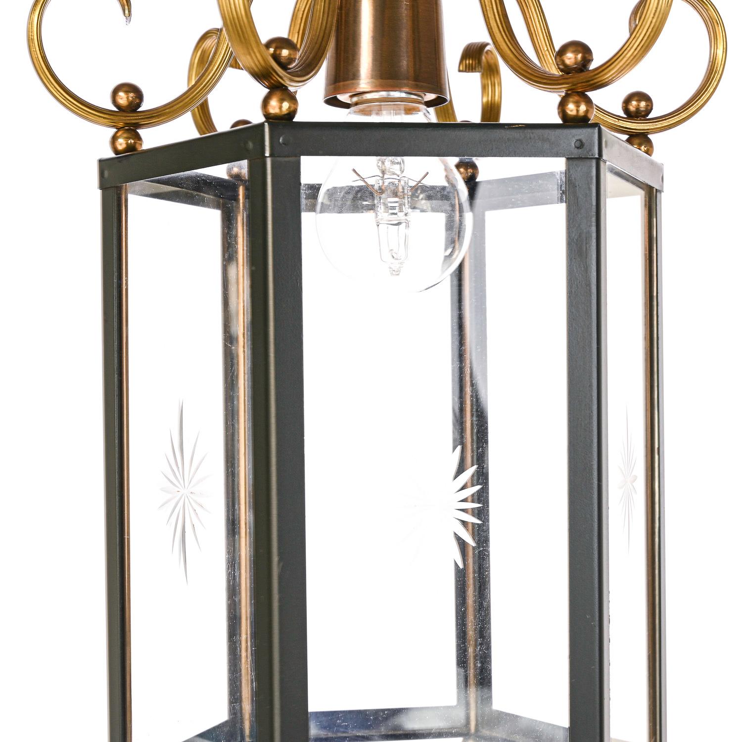 Neoclassical Lantern in Lacquered and Gilded Metal In Good Condition For Sale In Amsterdam, NH
