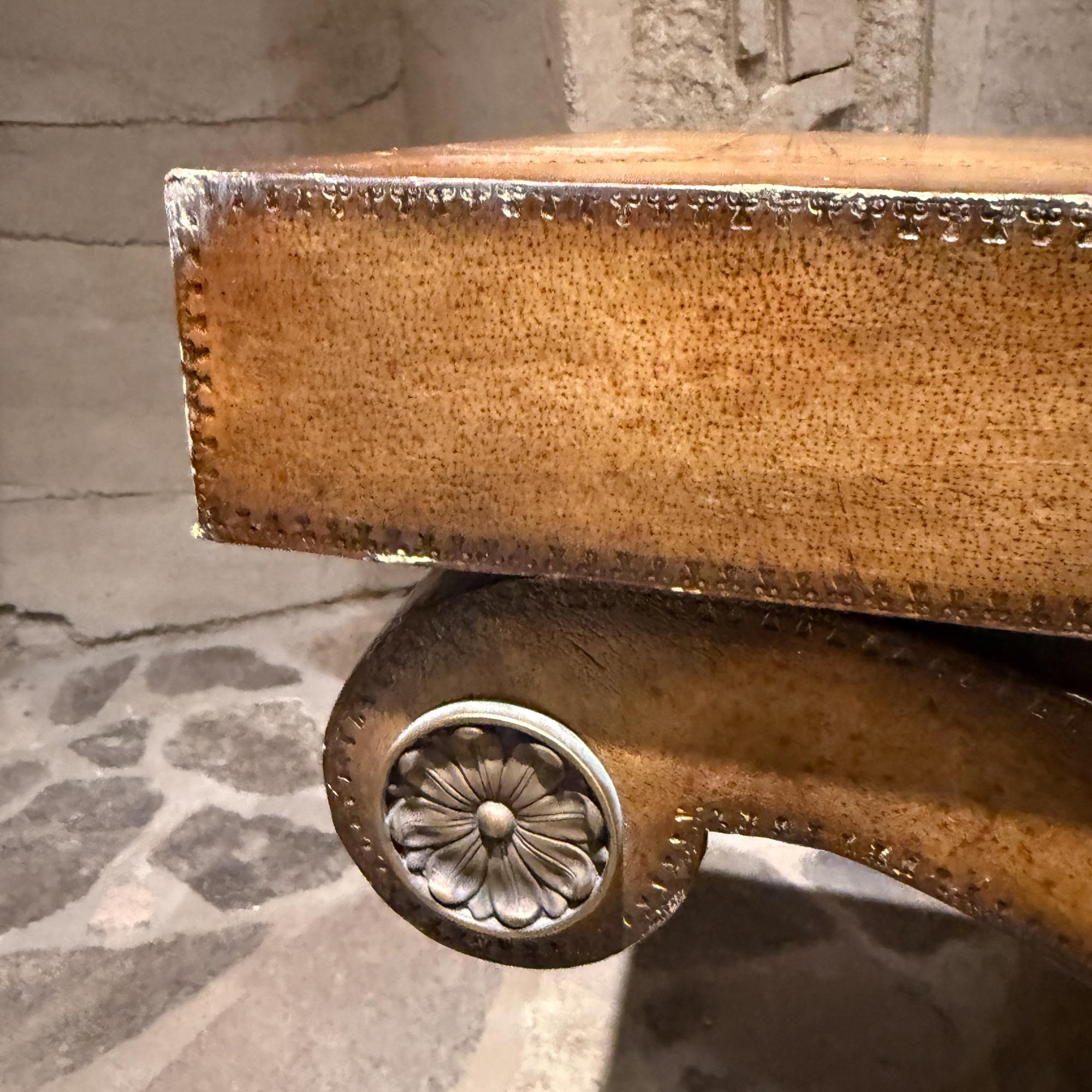 Tavolo consolle neoclassico rivestito in pelle di Kreiss in vendita 3