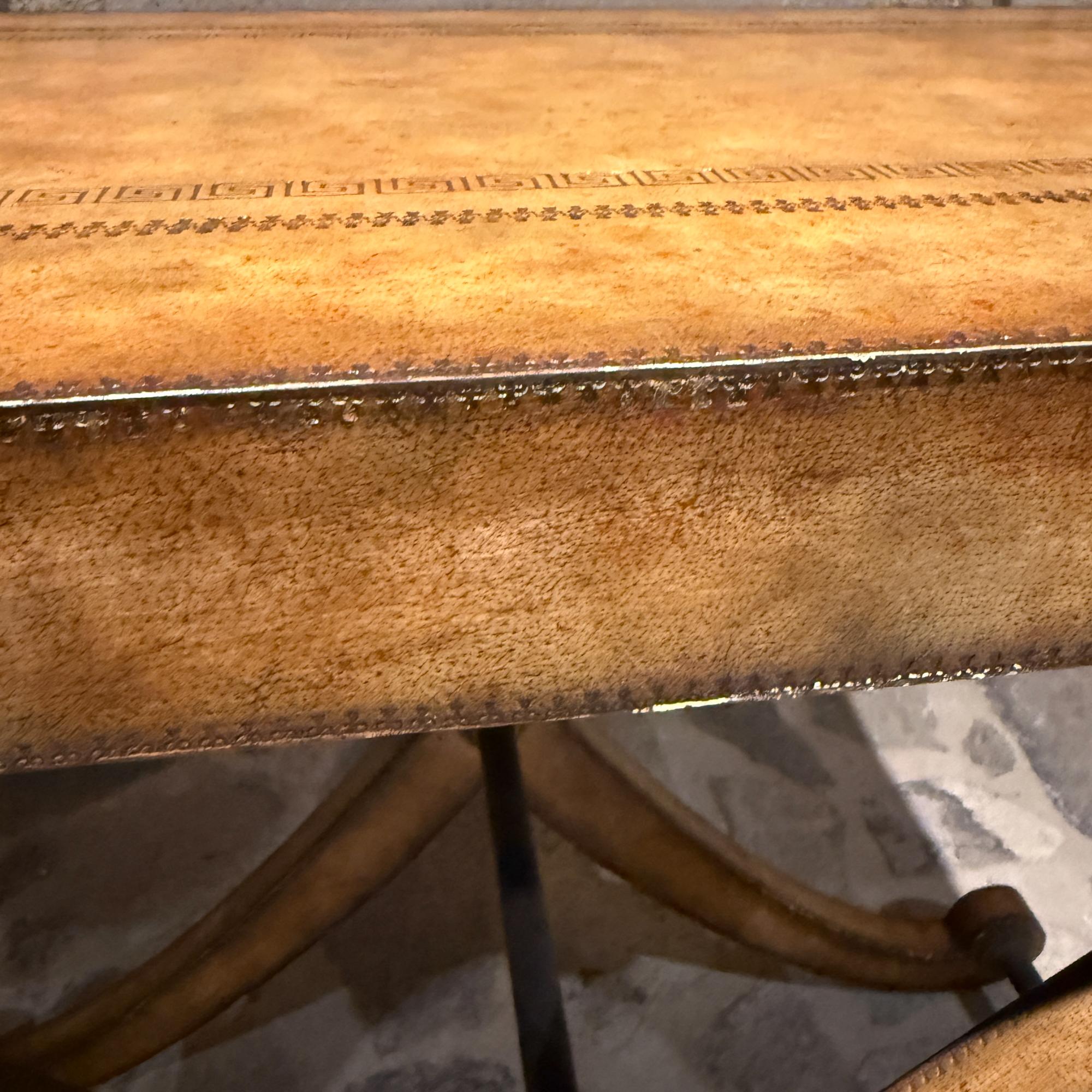 Tavolo consolle neoclassico rivestito in pelle di Kreiss in vendita 4