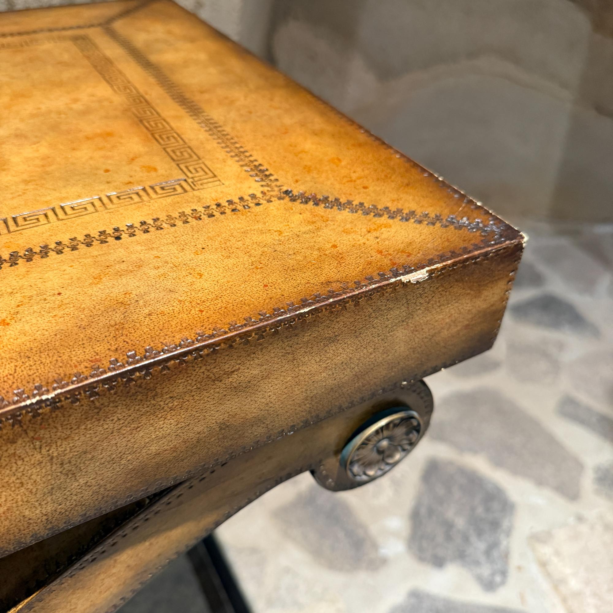 Tavolo consolle neoclassico rivestito in pelle di Kreiss in vendita 5