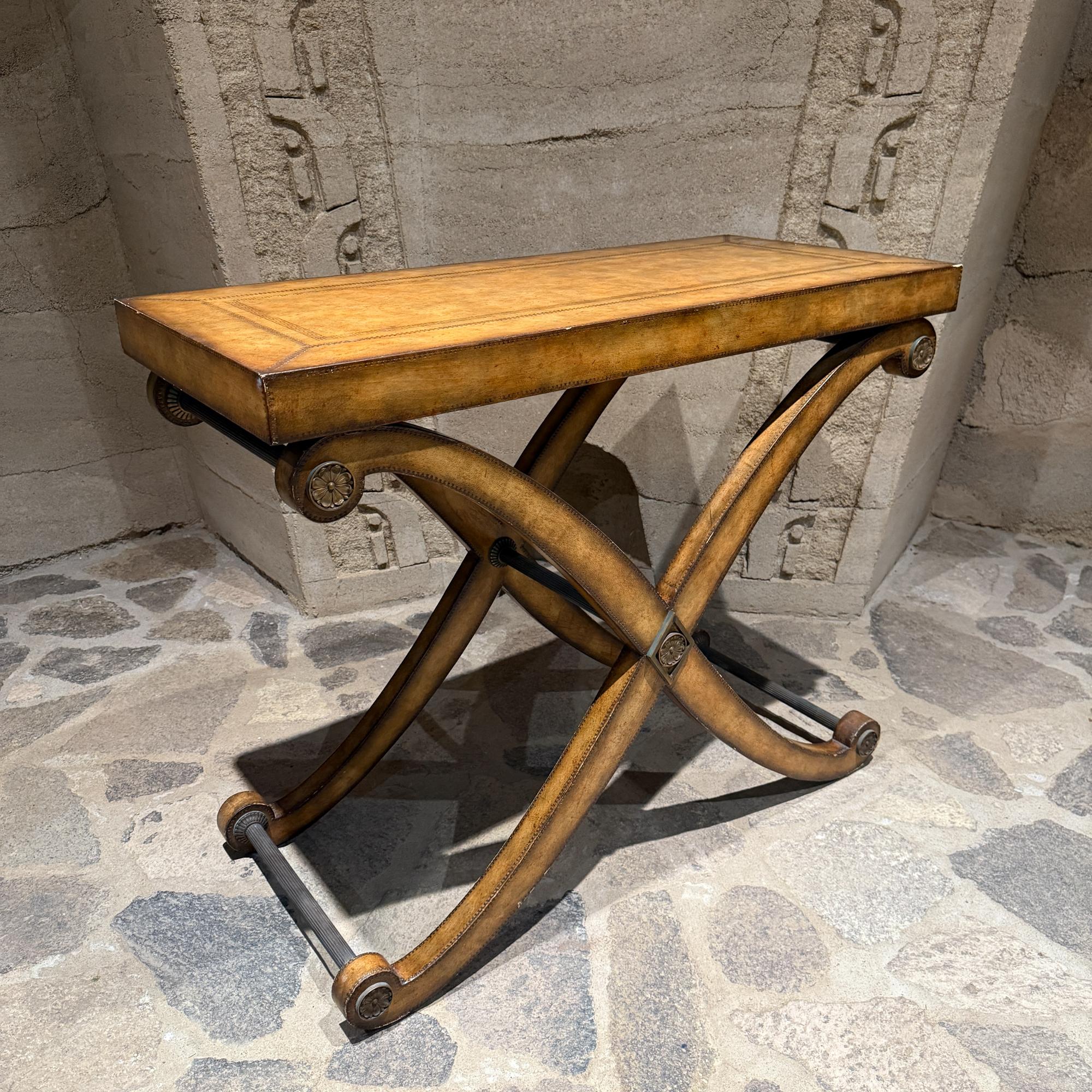 Americano Tavolo consolle neoclassico rivestito in pelle di Kreiss in vendita